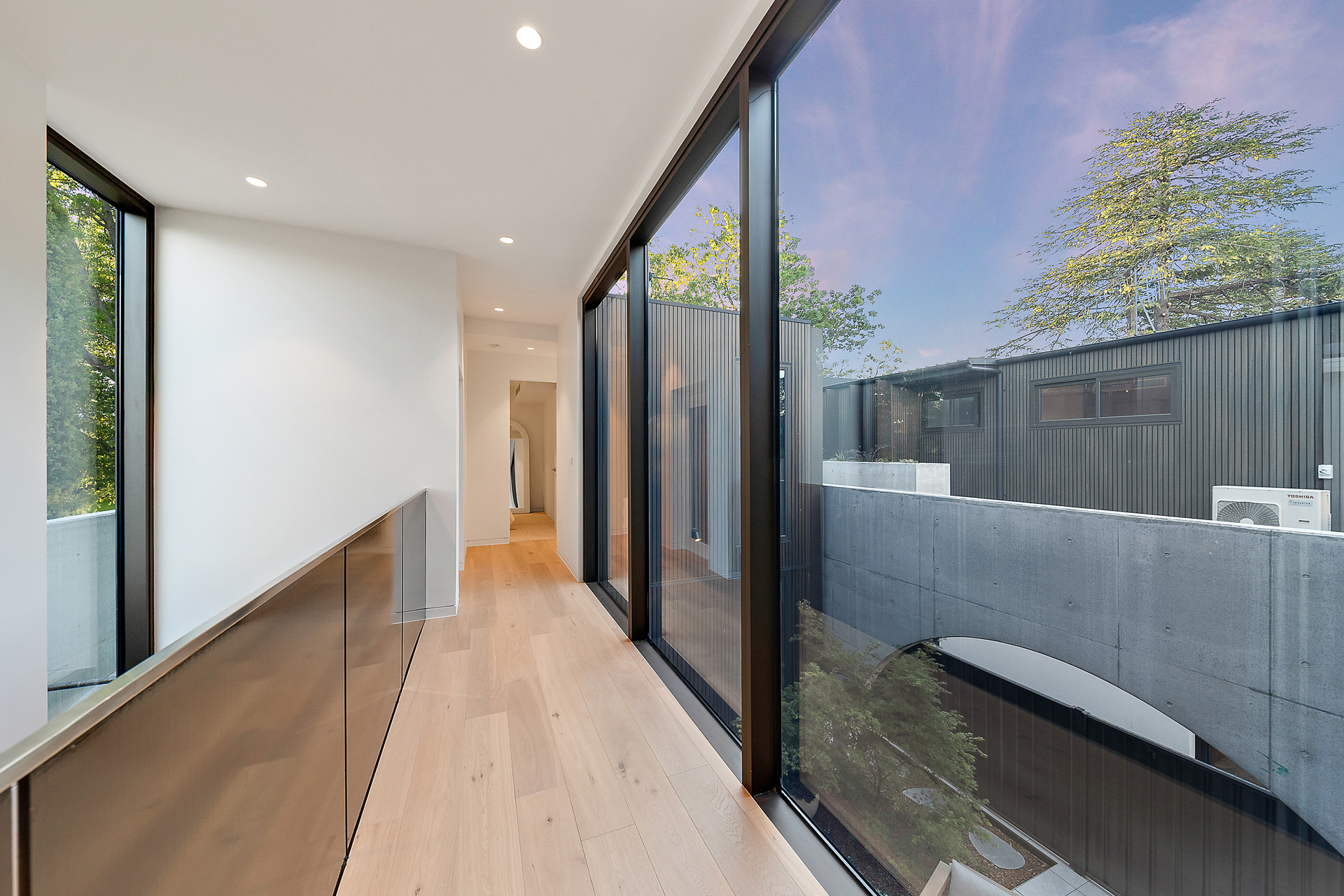  Lifestyle at the forefront in this sleek architectural residence - 物件實景