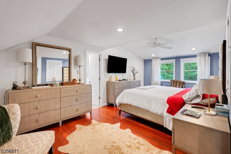 West Orange Twp., New Jersey, 07052, United States, 6 Bedrooms Bedrooms, ,4 BathroomsBathrooms,Residential,For Sale,1826682