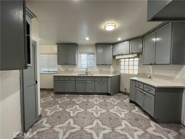 South Gate, California, 90280, United States, 3 Bedrooms Bedrooms, ,Residential,For Sale,2012002