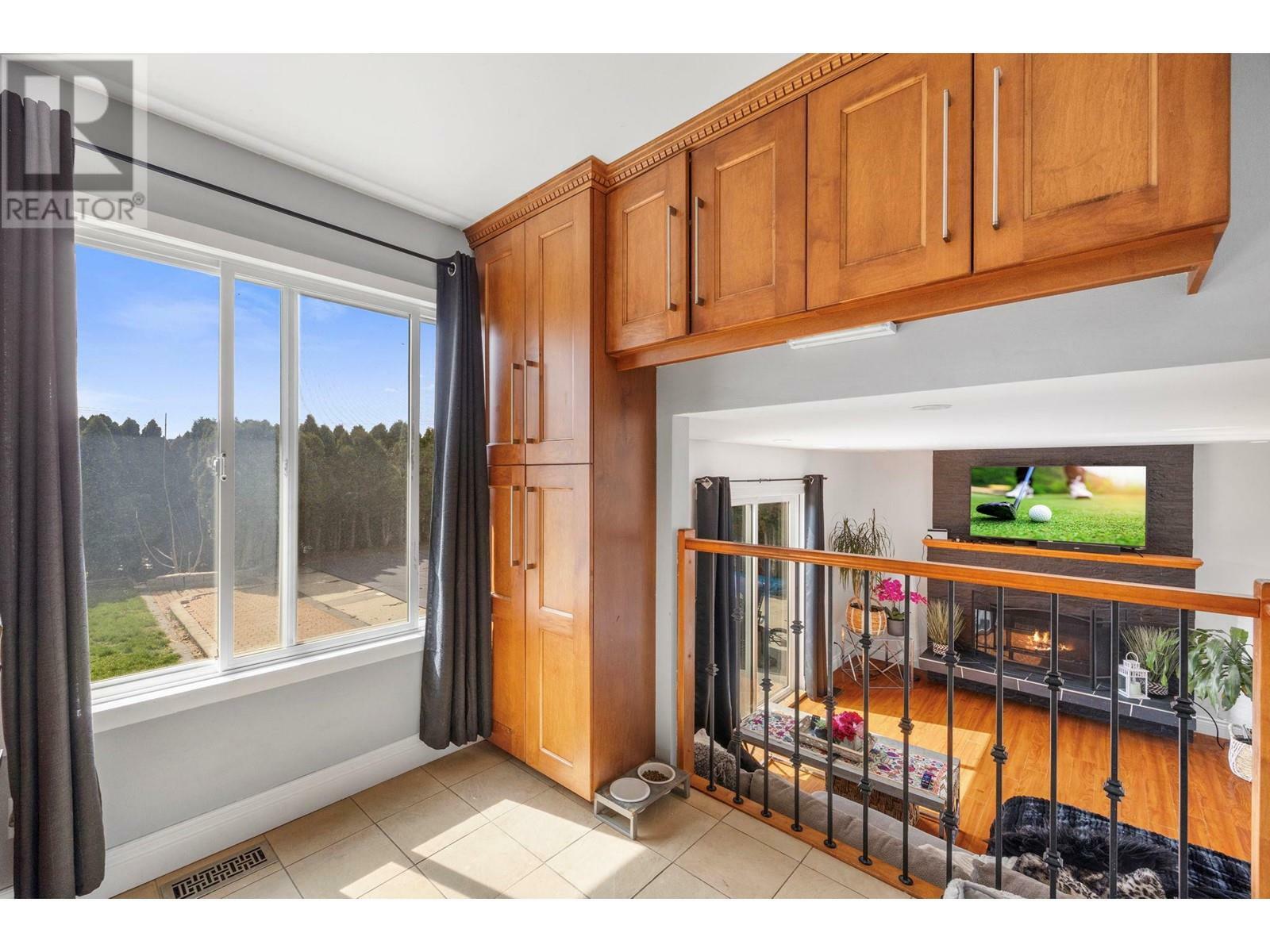 WEST KELOWNA, British Columbia, V1Z 1Z4, CA, 5 Bedrooms Bedrooms, ,1 BathroomBathrooms,Residential,For Sale,1836903