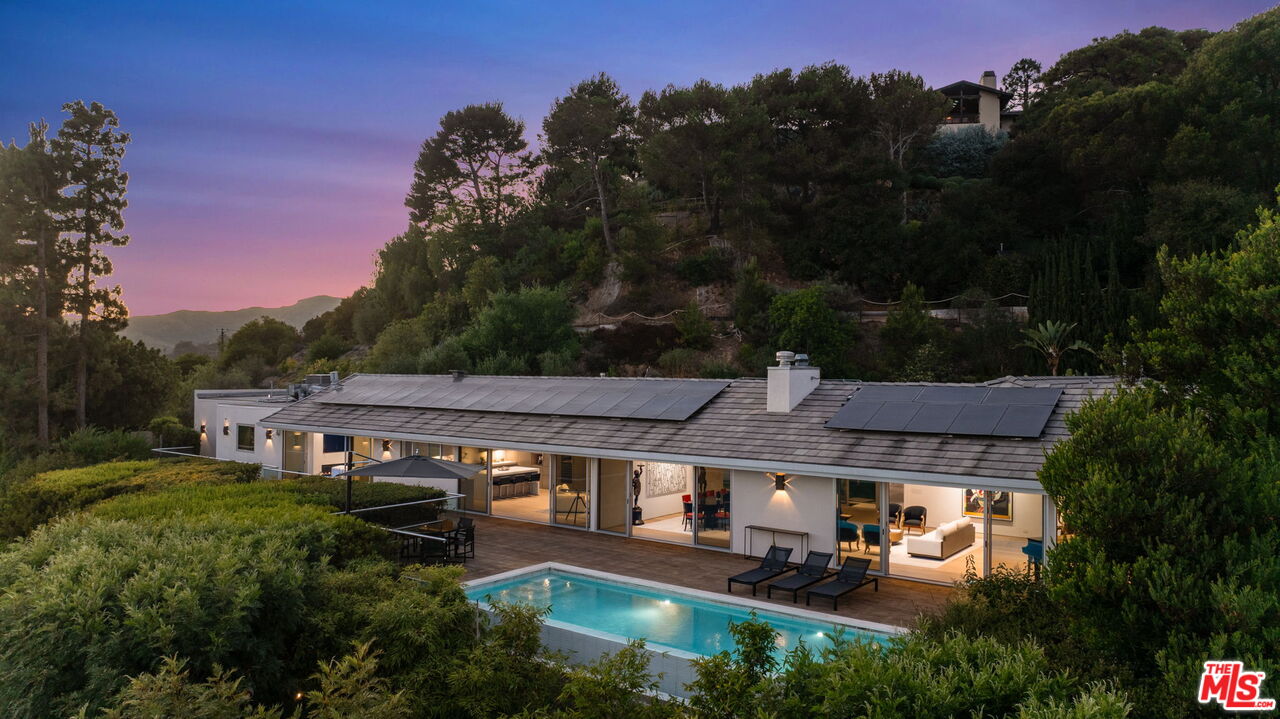 Los Angeles, California, 90049, United States, 5 Bedrooms Bedrooms, ,6 BathroomsBathrooms,Residential,For Sale,1950384