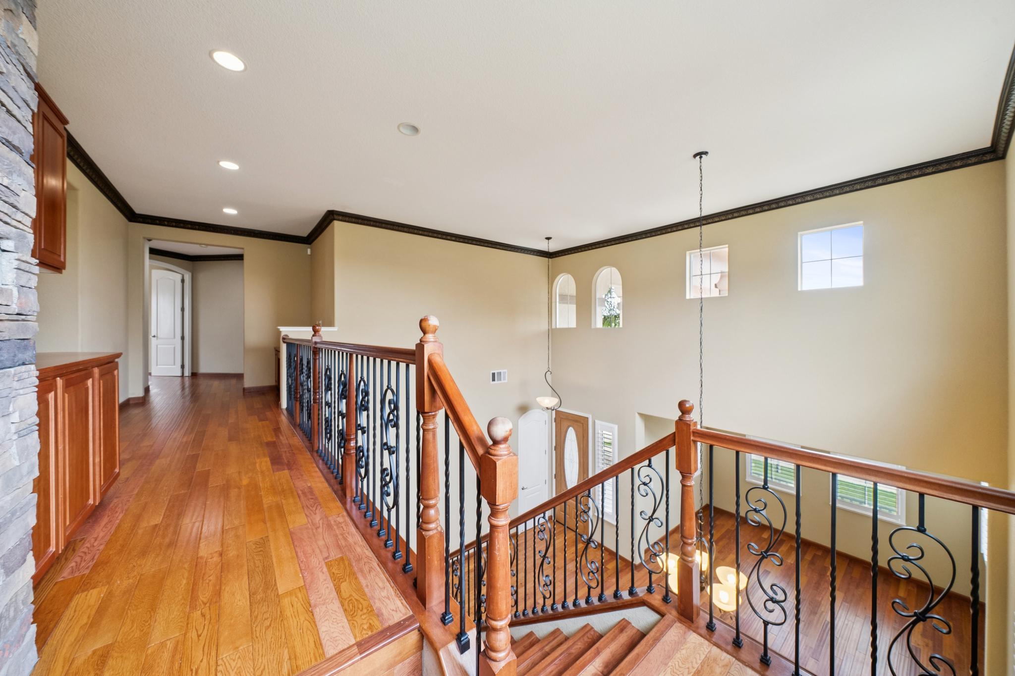  Gorgeous Two-Story Oakley Home - 物件實景