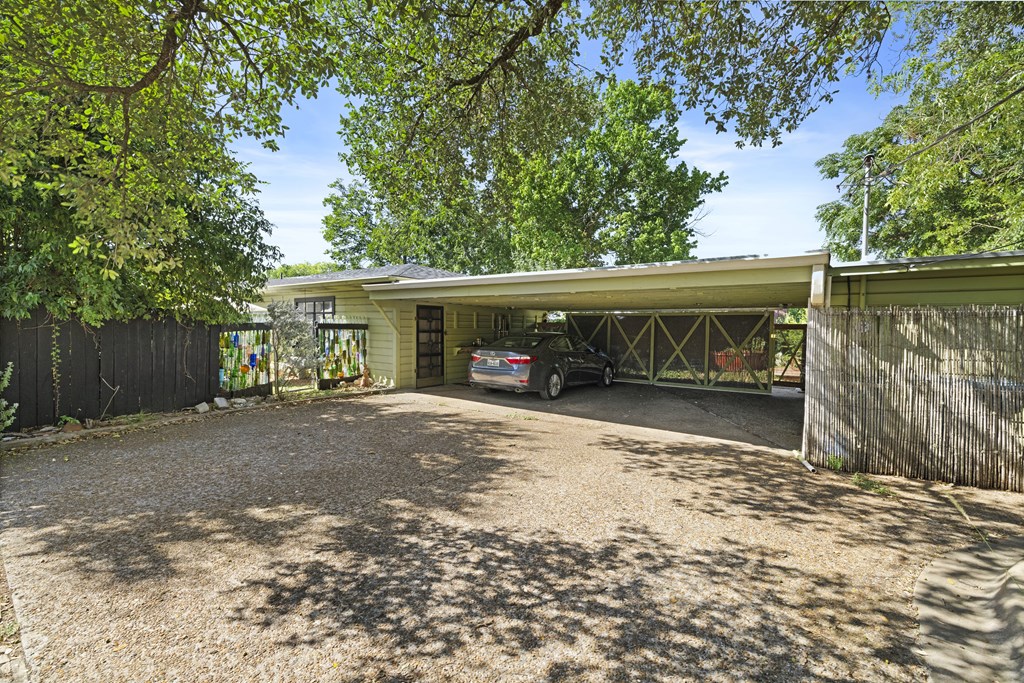 Kerrville, Texas, 78028, United States, 3 Bedrooms Bedrooms, ,2 BathroomsBathrooms,Residential,For Sale,1935754