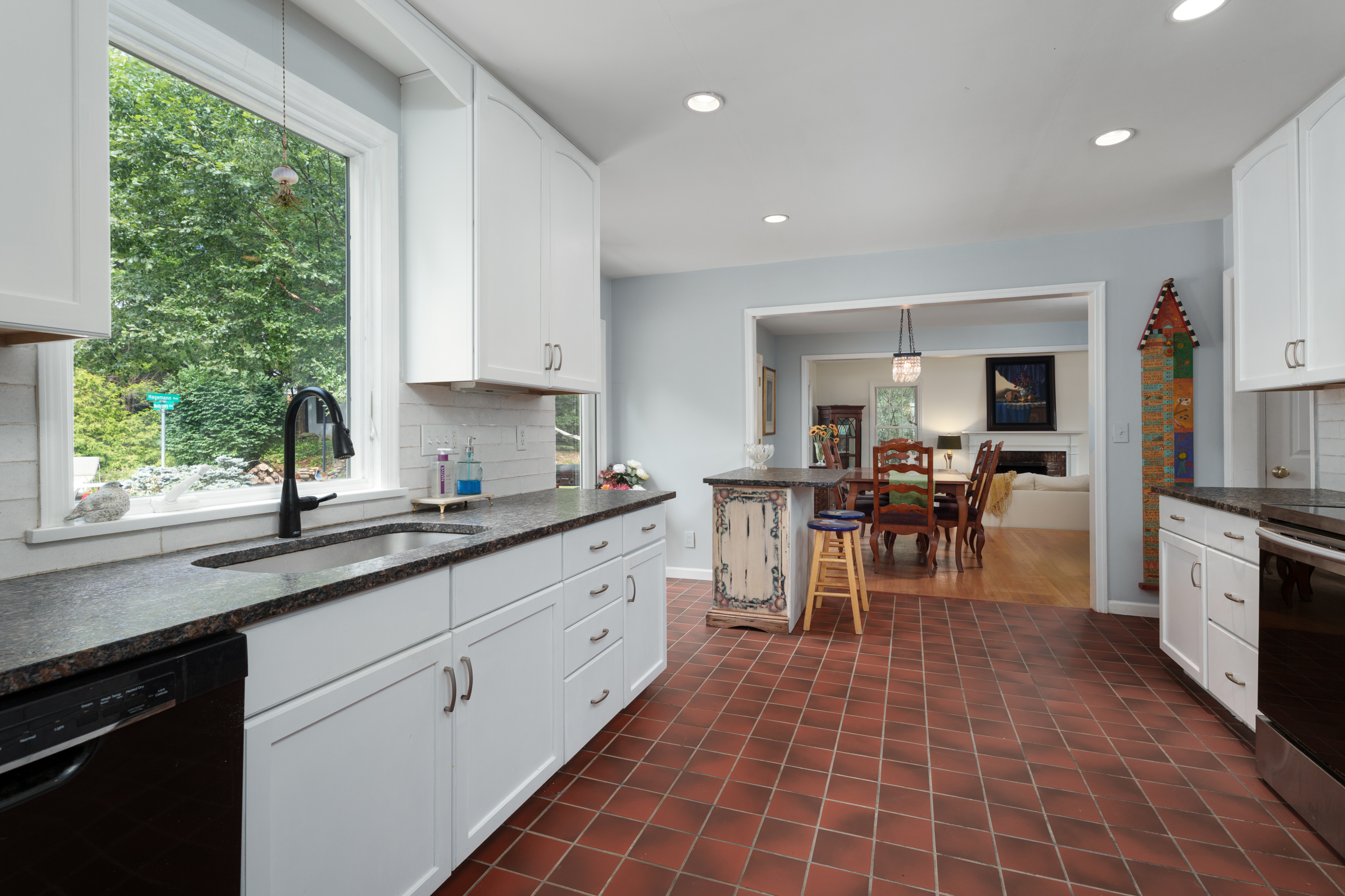  Classic Colonial Charm with a Fresh, Modern Perspective - 物件實景