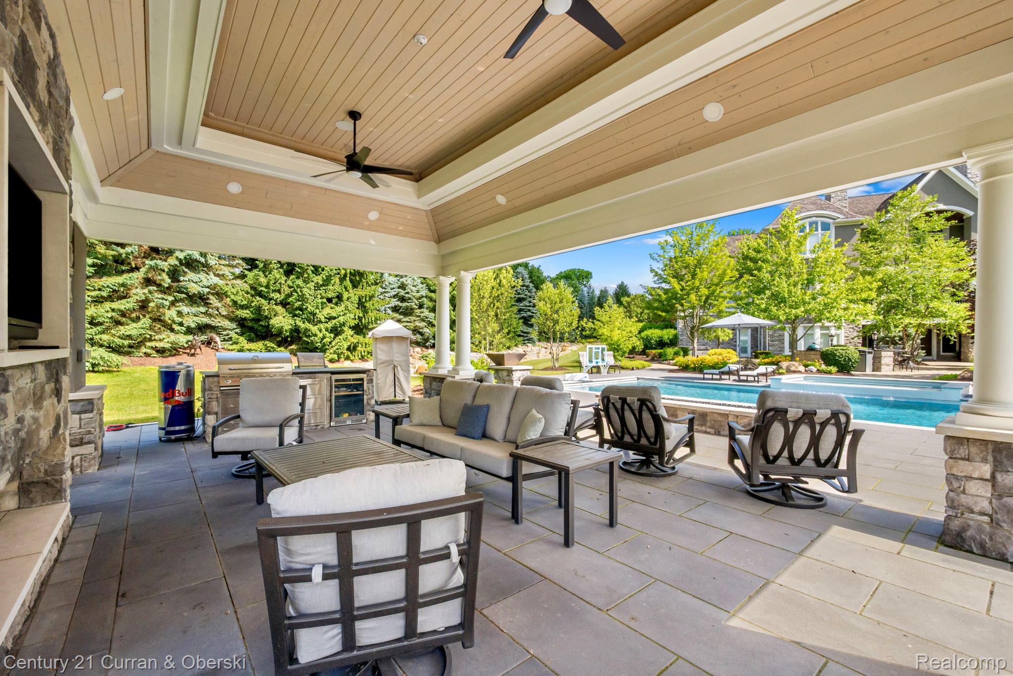 South Lyon, Michigan, 48178, United States, 6 Bedrooms Bedrooms, ,8 BathroomsBathrooms,Residential,For Sale,1976277