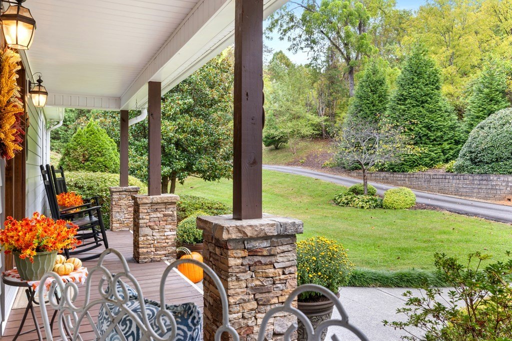 Hayesville, North Carolina, 28904, United States, 3 Bedrooms Bedrooms, ,4 BathroomsBathrooms,Residential,For Sale,1974136