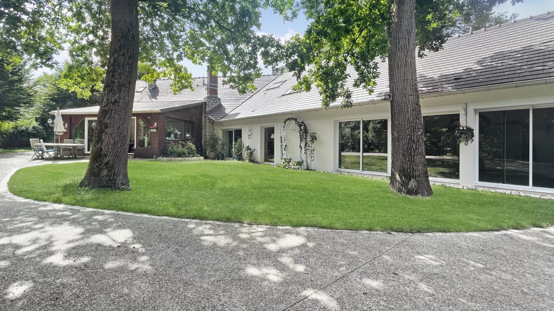 Bois-le-Roi, Île-de-France, 77590, FR, 4 Bedrooms Bedrooms, ,2 BathroomsBathrooms,Residential,For Sale,1986489