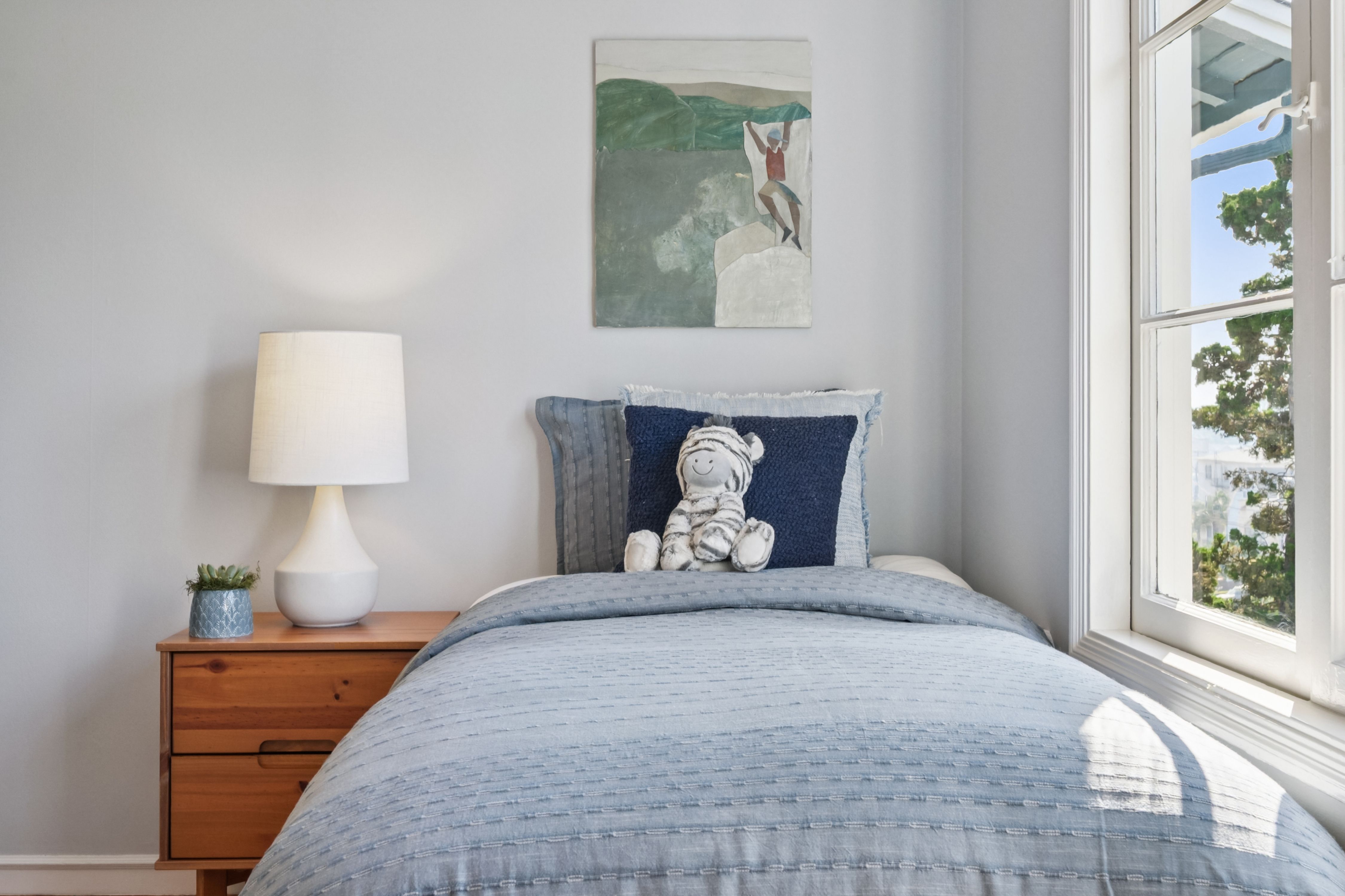  Spacious Corner-Lot Residence Offering Flexible Living Near Lake Merritt - 物件實景