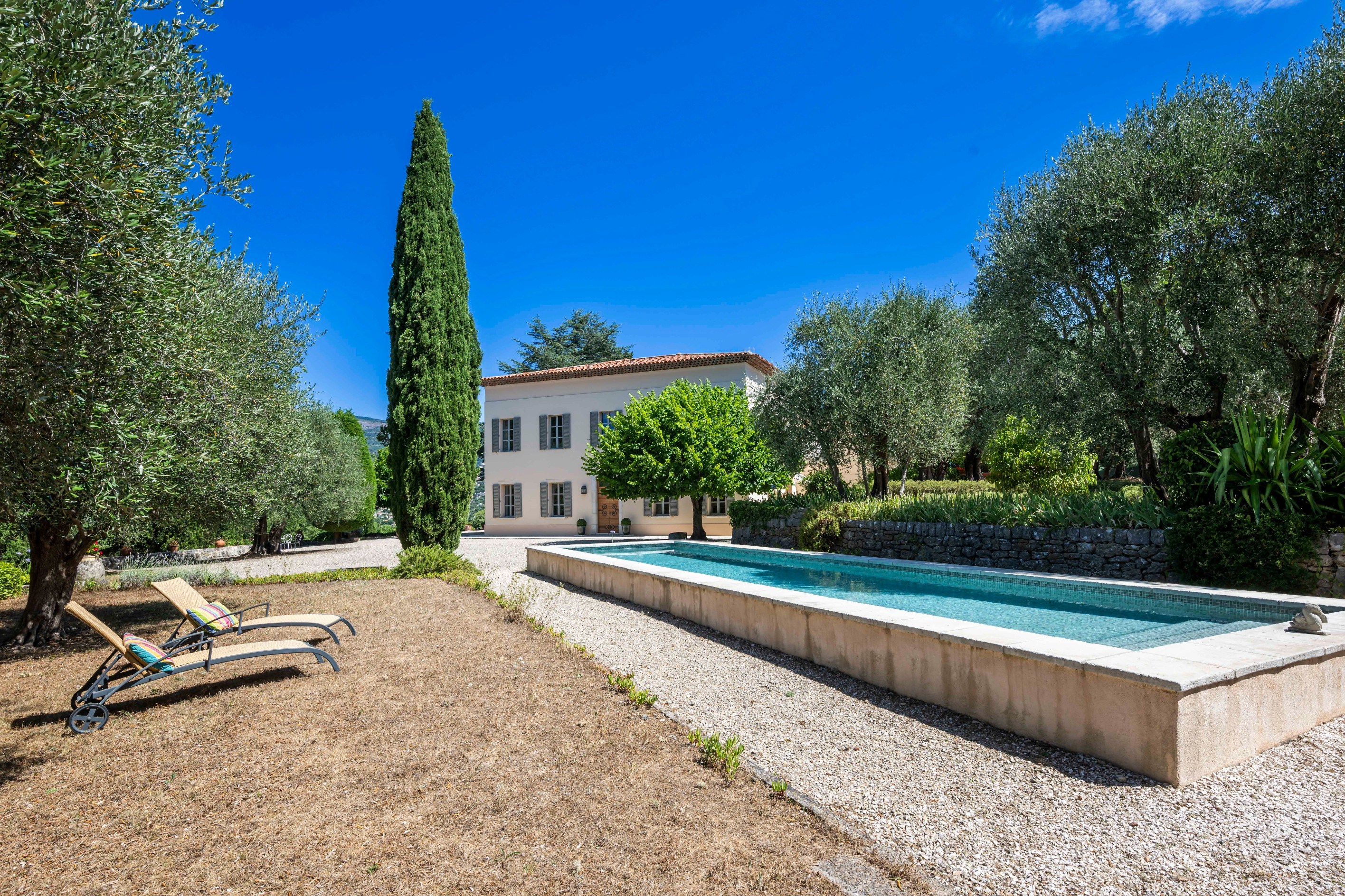  Renovated bastide with annex and swimming pool, 2 hectares in Grasse - 物件實景