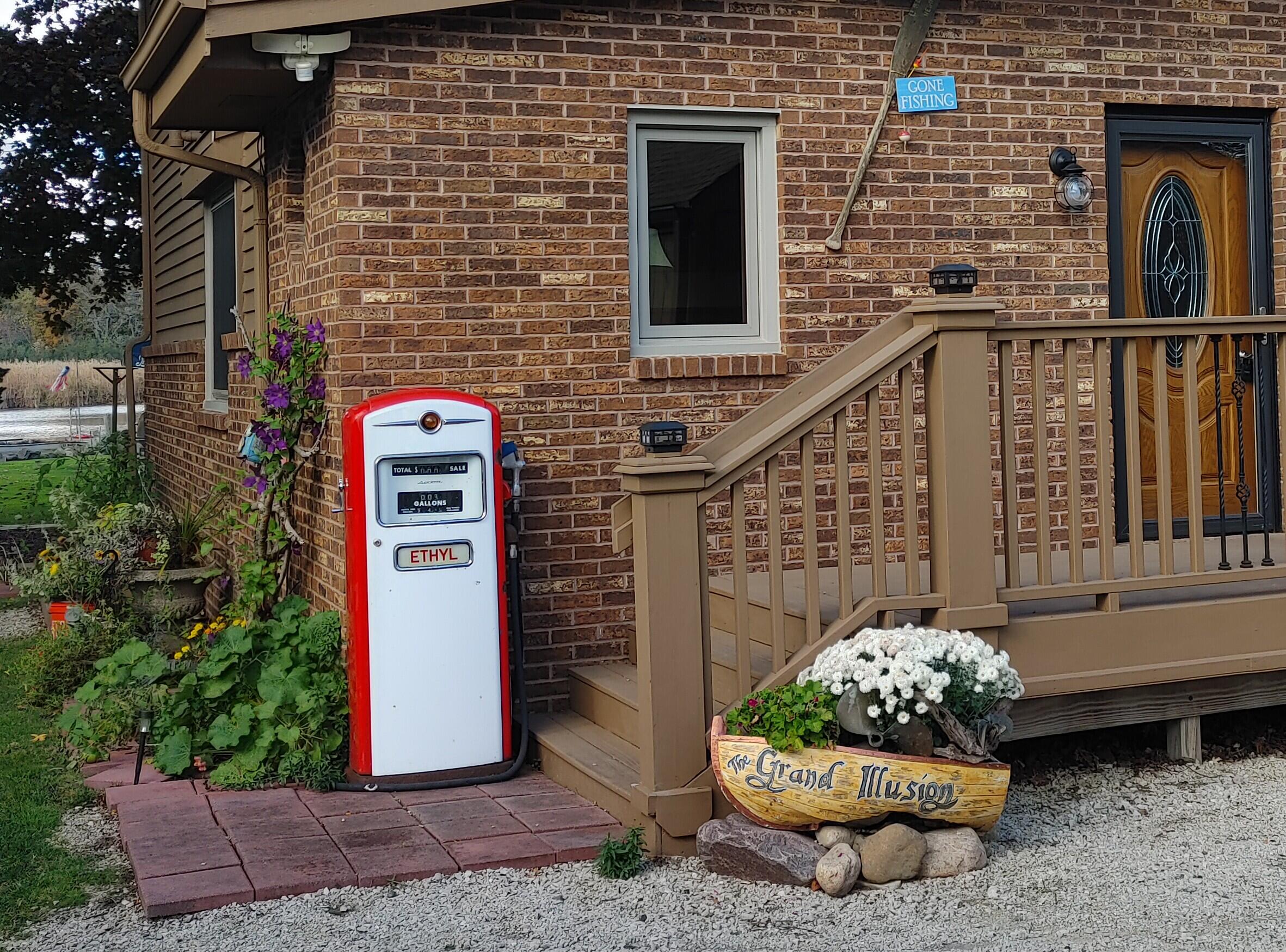 Waterford, Wisconsin, 53185, United States, 2 Bedrooms Bedrooms, ,2 BathroomsBathrooms,Residential,For Sale,1985516