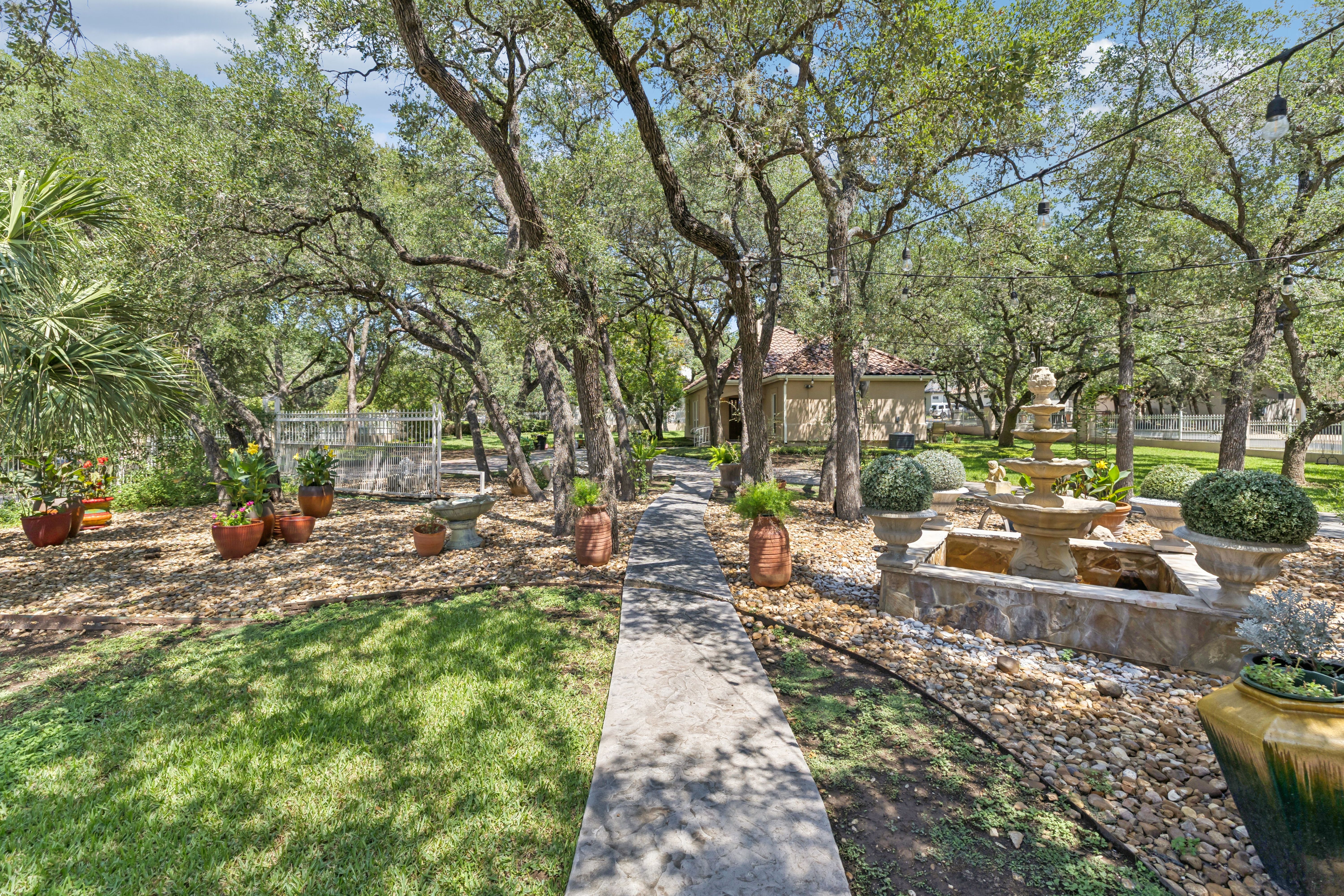  Grand Dominion Estate with Guest House - 物件實景