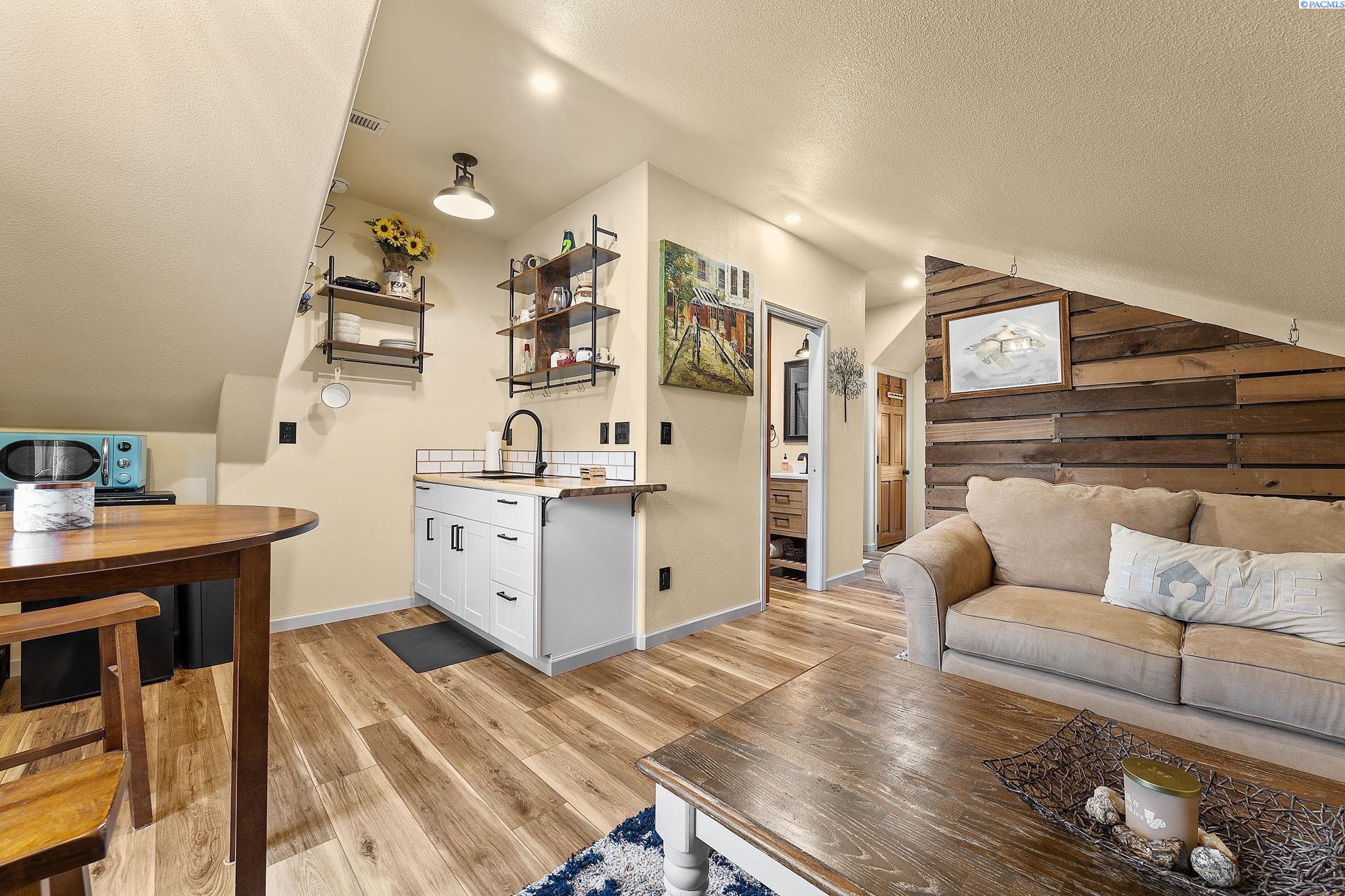 West Richland, Washington, 99353, United States, 5 Bedrooms Bedrooms, ,3 BathroomsBathrooms,Residential,For Sale,1906859