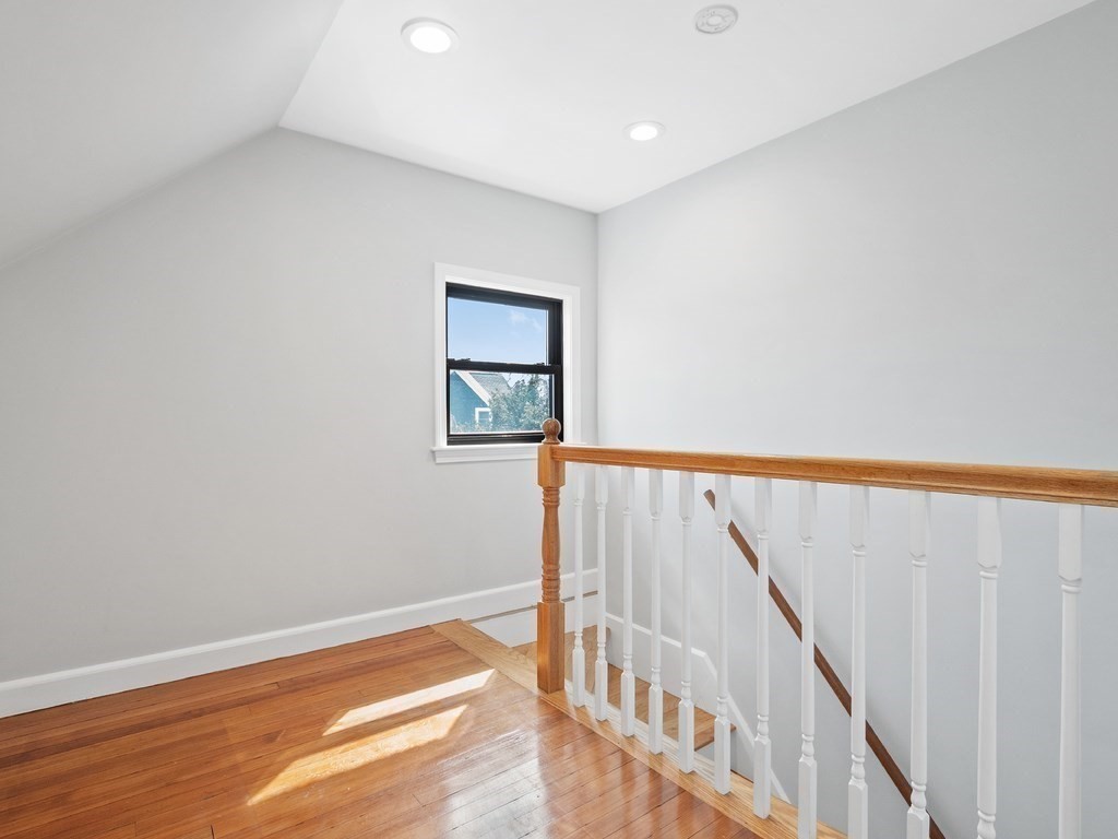 Waltham, Massachusetts, 02453, United States, 5 Bedrooms Bedrooms, ,3 BathroomsBathrooms,Residential,For Sale,1744769