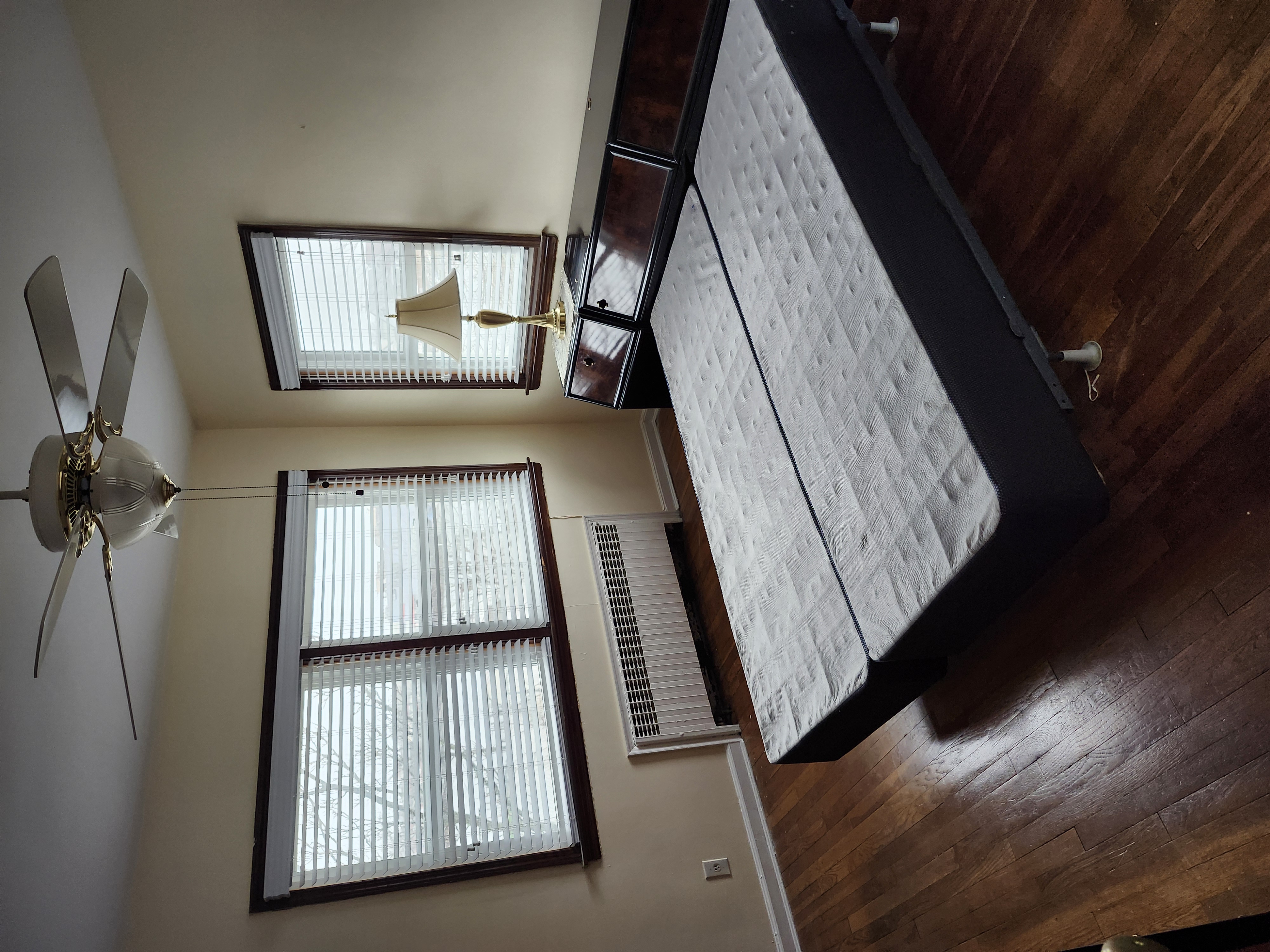 Howard Beach, New York, 11414, United States, 4 Bedrooms Bedrooms, ,3 BathroomsBathrooms,Residential,For Sale,1835164