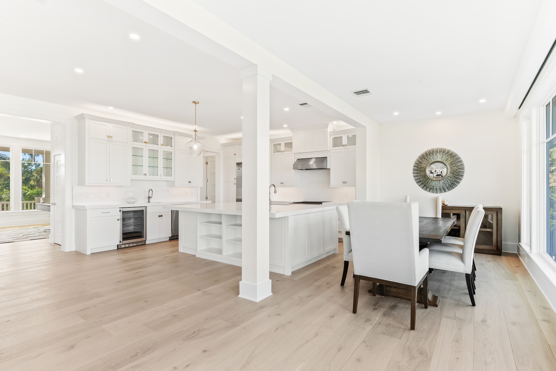  4070 Loomis Avenue - 物件實景