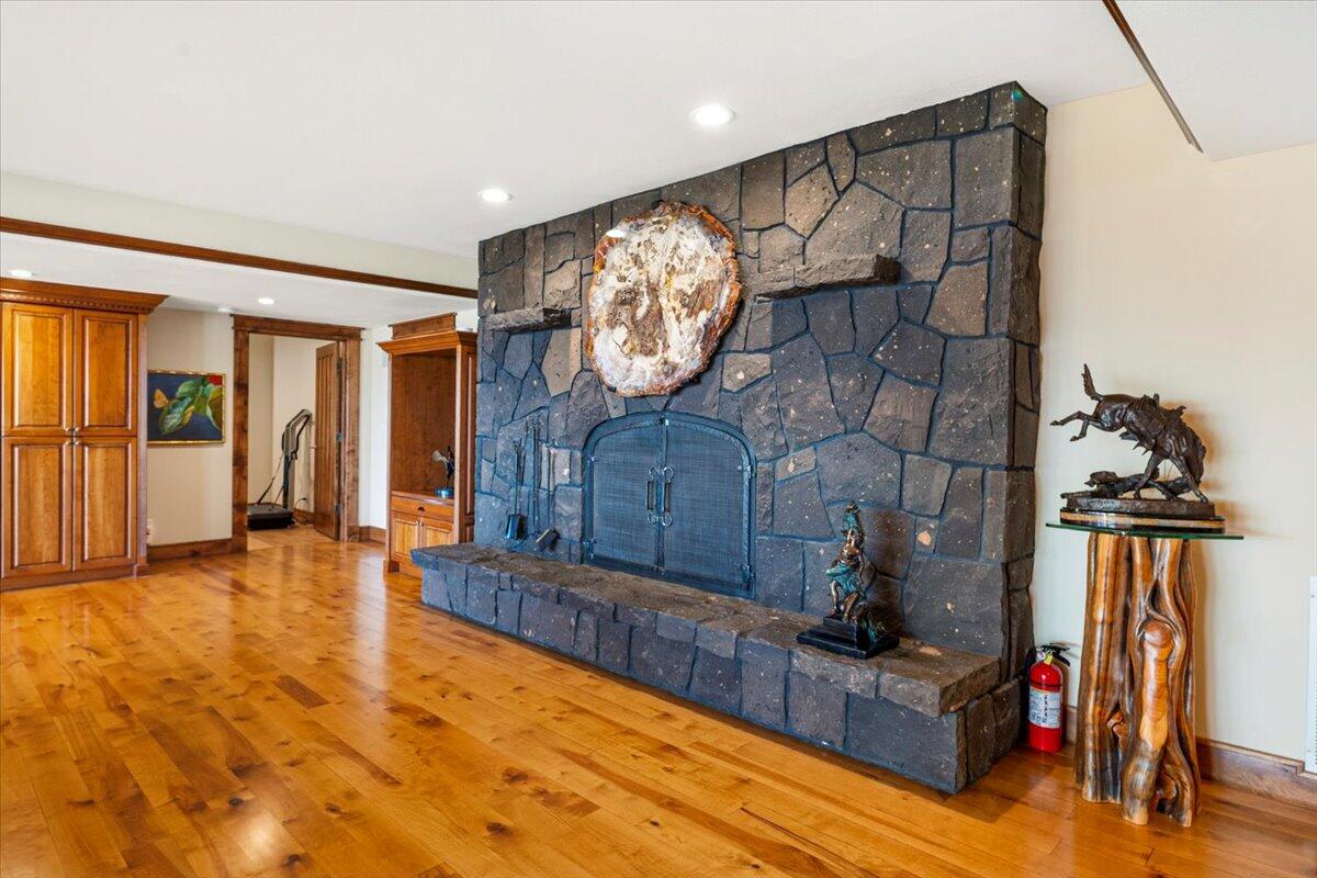 Powell Butte, Oregon, 97753, United States, 6 Bedrooms Bedrooms, ,5 BathroomsBathrooms,Residential,For Sale,2036948