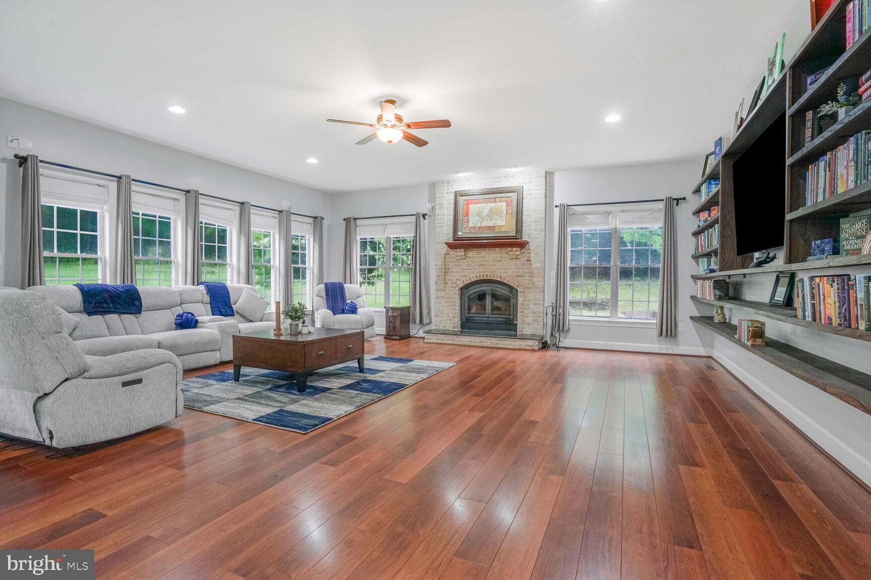 Woodbridge, Virginia, 22192, United States, 5 Bedrooms Bedrooms, ,5 BathroomsBathrooms,Residential,For Sale,1825491