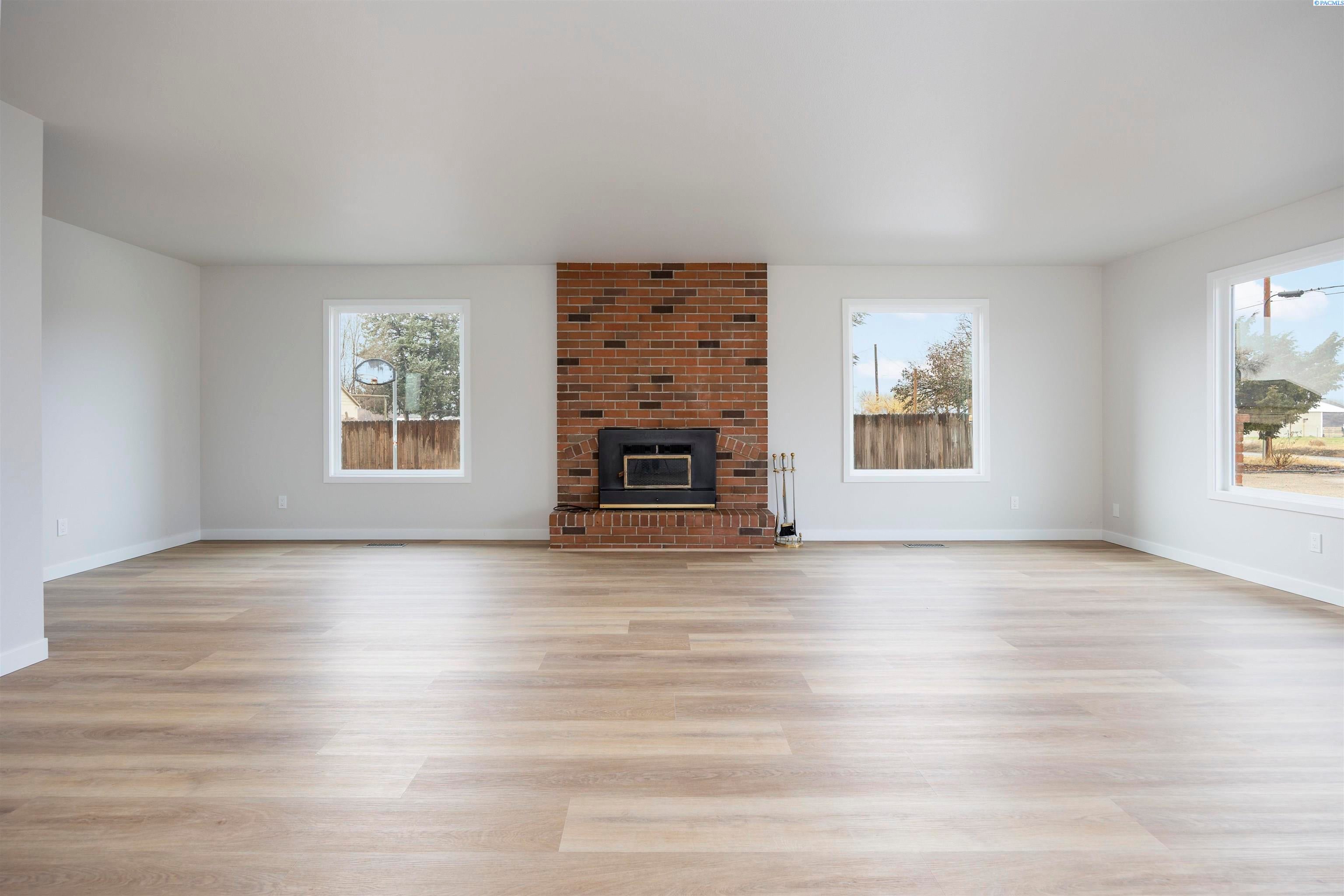 Grandview, Washington, 98930, United States, 4 Bedrooms Bedrooms, ,3 BathroomsBathrooms,Residential,For Sale,2007847