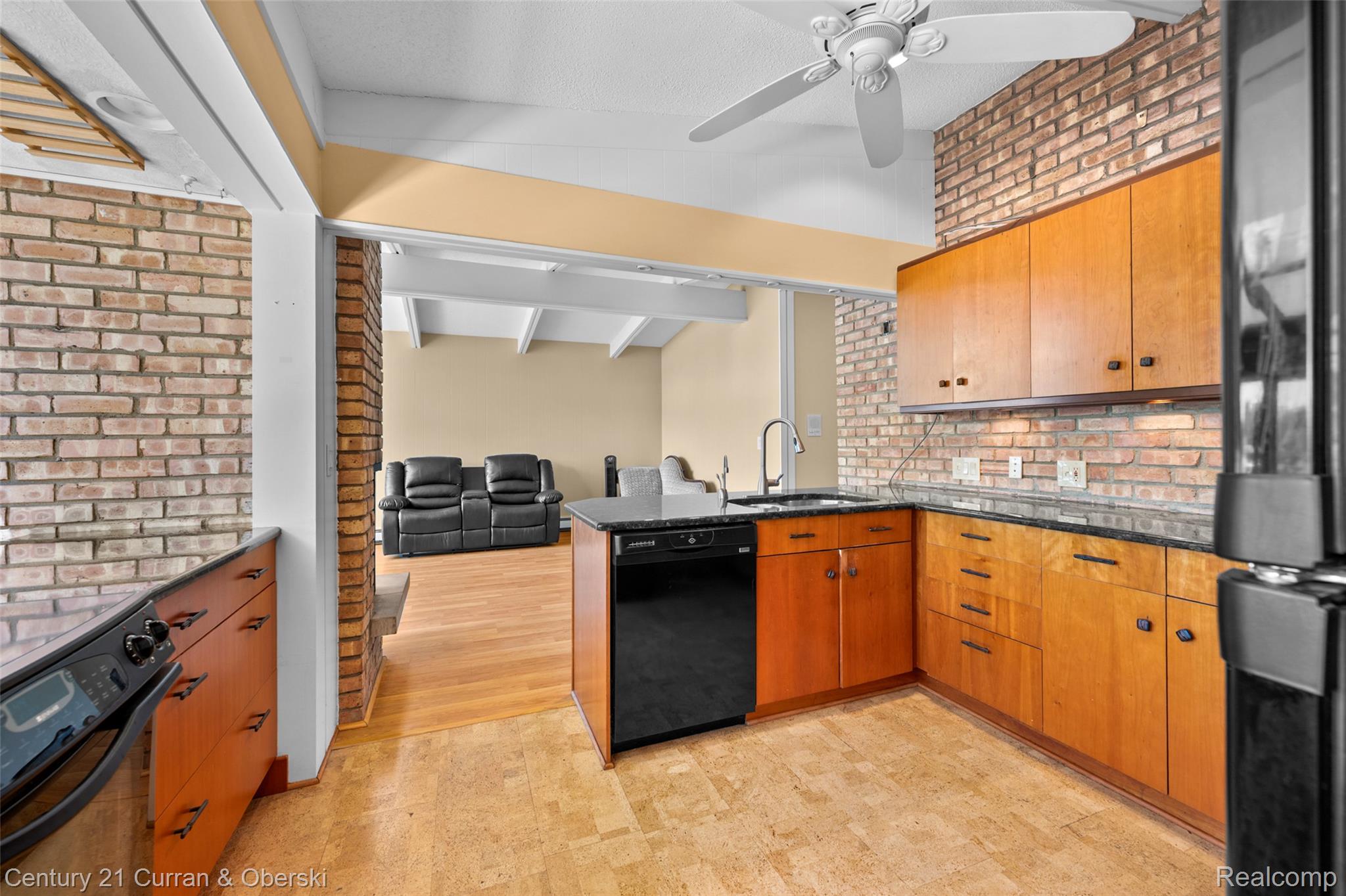 Walled Lake, Michigan, 48390, United States, 3 Bedrooms Bedrooms, ,3 BathroomsBathrooms,Residential,For Sale,1981243