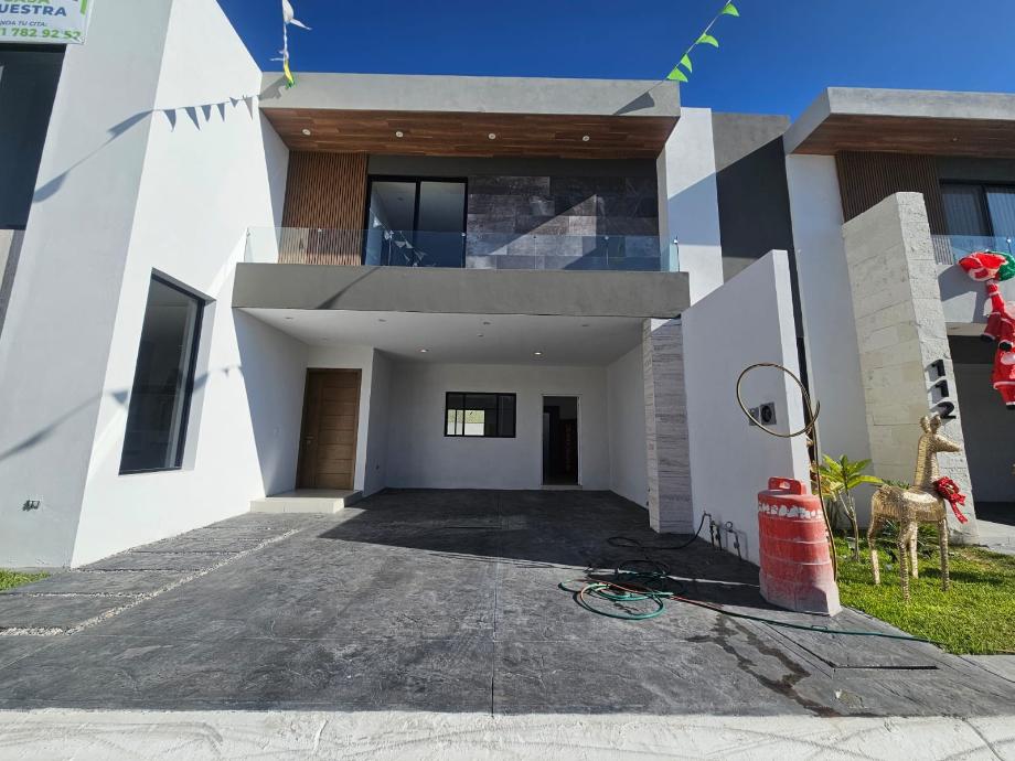 Torreón, Coahuila de Zaragoza, 27023, Mexico, 4 Bedrooms Bedrooms, ,4 BathroomsBathrooms,Residential,For Sale,2001959