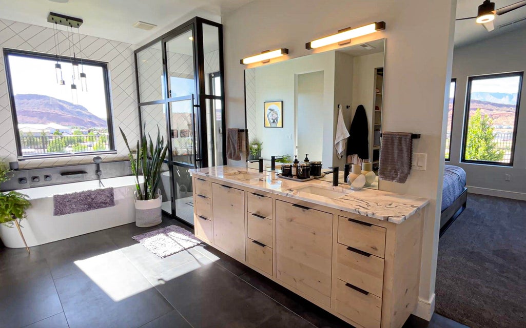 Washington, Utah, 84780, United States, 4 Bedrooms Bedrooms, ,4 BathroomsBathrooms,Residential,For Sale,1998221