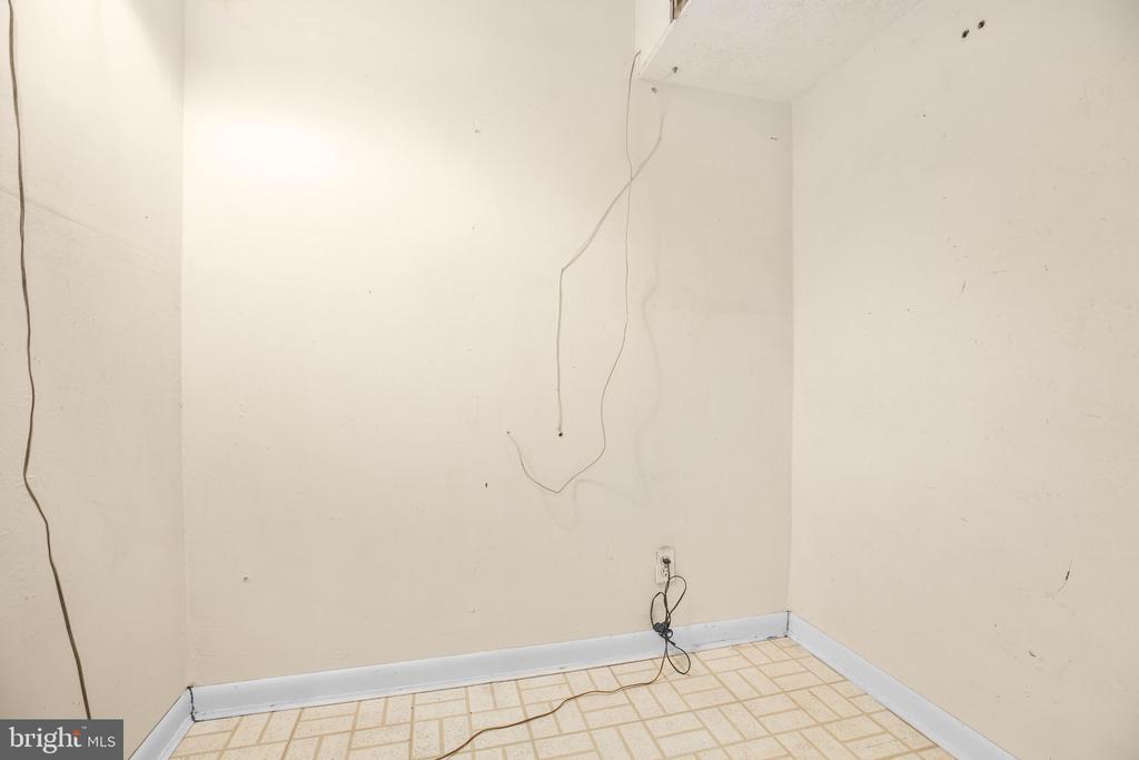 Springfield, Virginia, 22153, United States, 4 Bedrooms Bedrooms, ,4 BathroomsBathrooms,Residential,For Sale,1992836