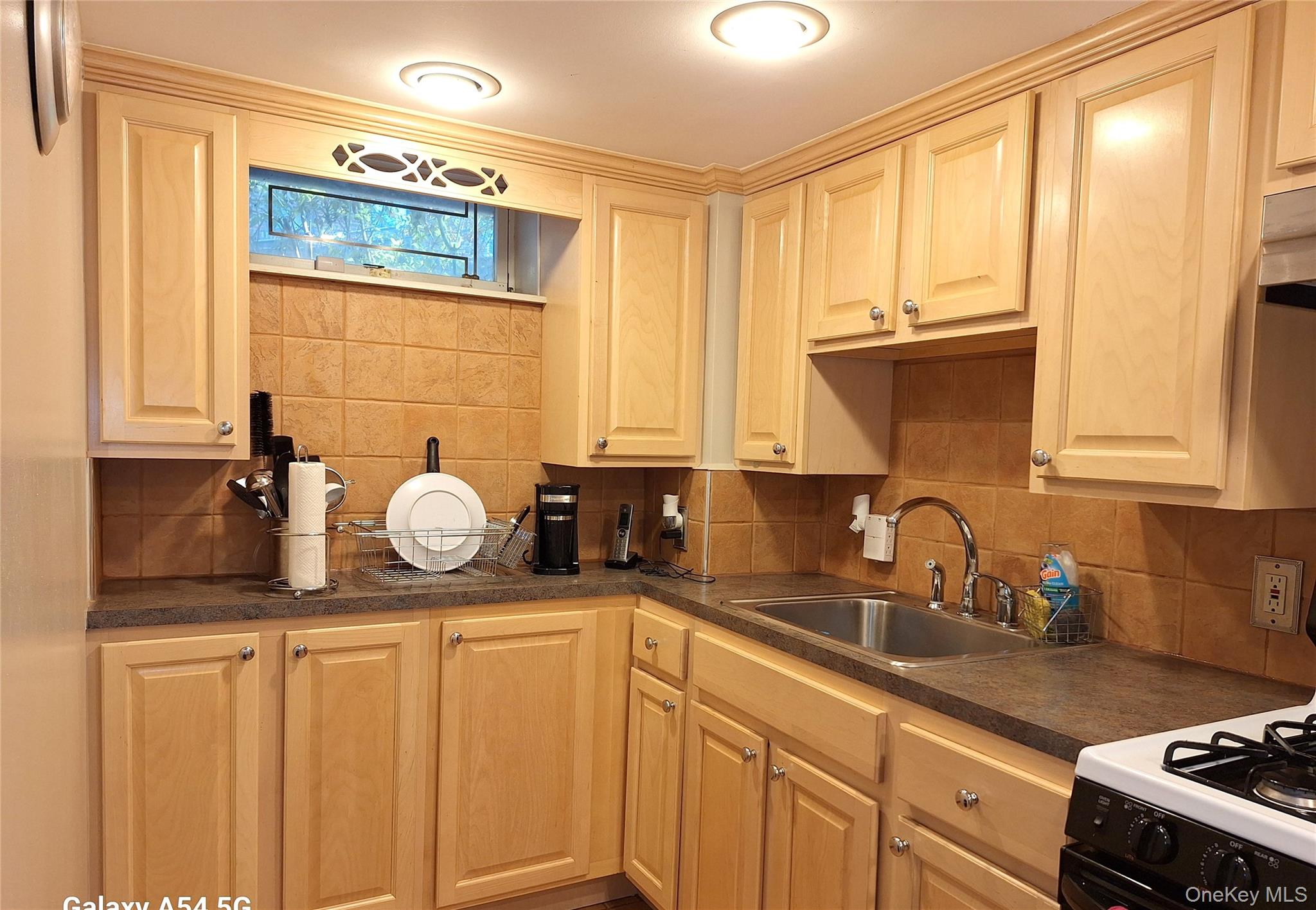 Woodhaven, New York, 11421, United States, 4 Bedrooms Bedrooms, ,2 BathroomsBathrooms,Residential,For Sale,2048228