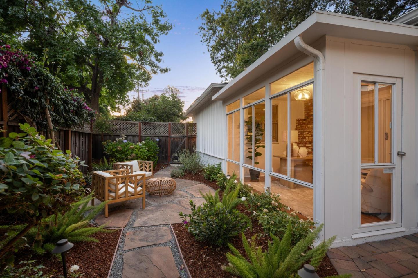Menlo Park, California, 94025, United States, 3 Bedrooms Bedrooms, ,3 BathroomsBathrooms,Residential,For Sale,1941637