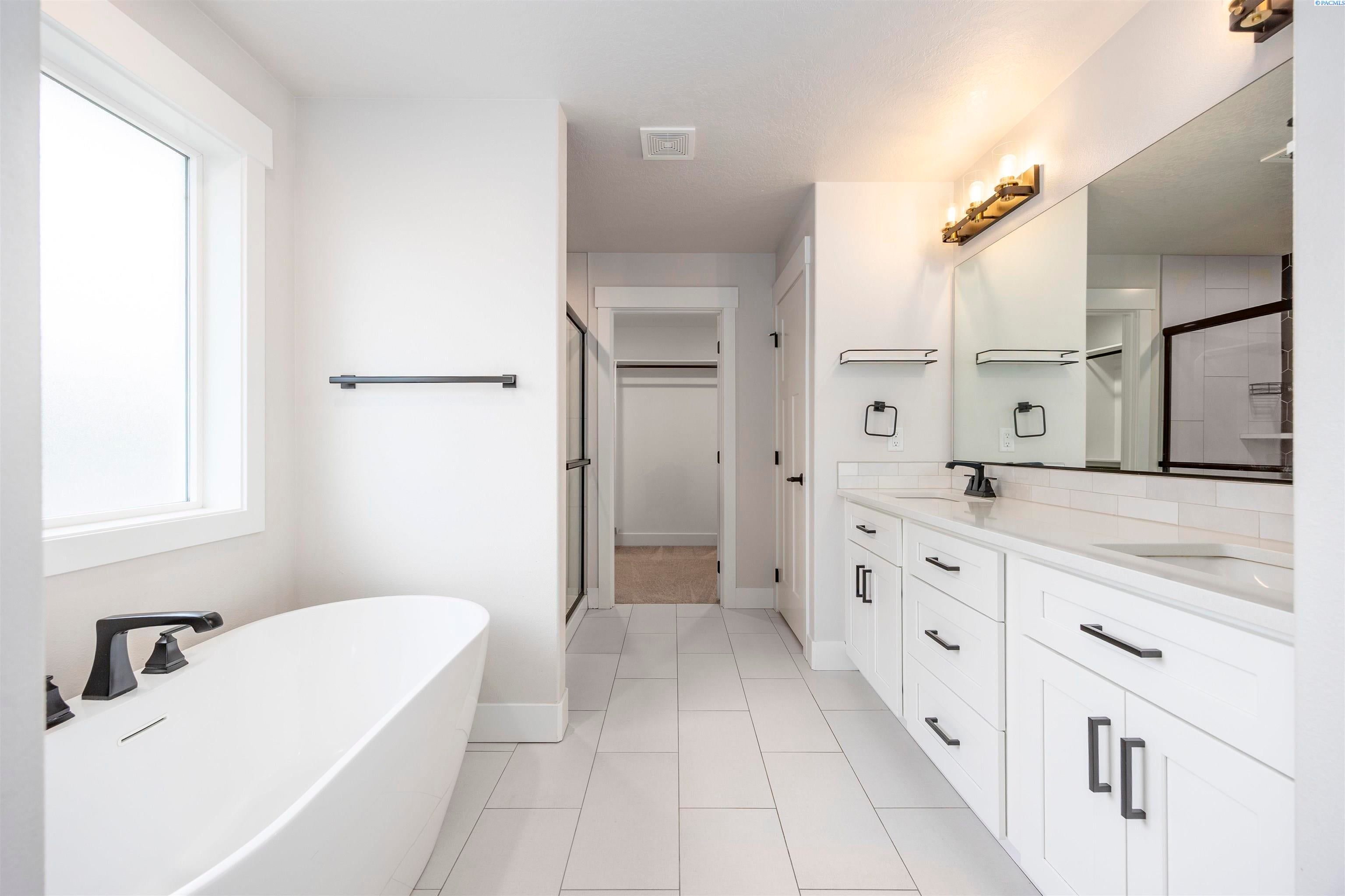 Grandview, Washington, 98930, United States, 5 Bedrooms Bedrooms, ,3 BathroomsBathrooms,Residential,For Sale,1988632