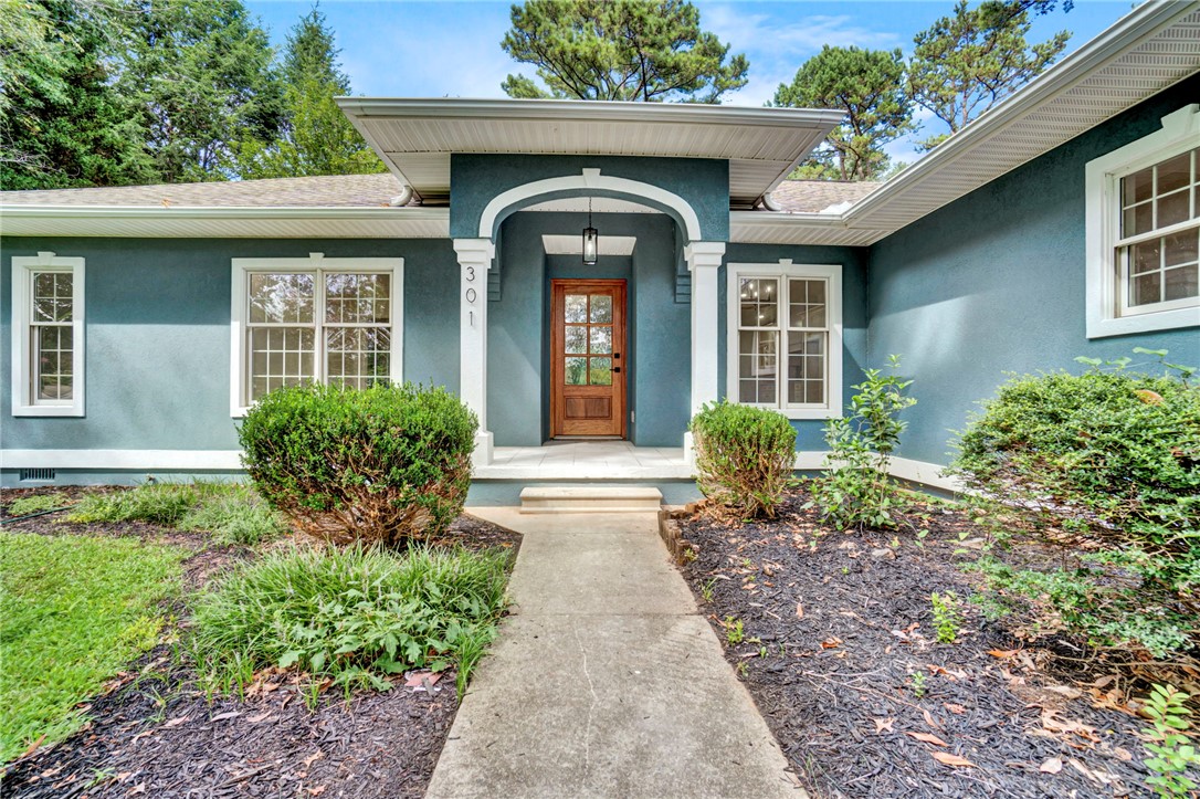 Seneca, South Carolina, 29672, United States, 3 Bedrooms Bedrooms, ,2 BathroomsBathrooms,Residential,For Sale,1913702