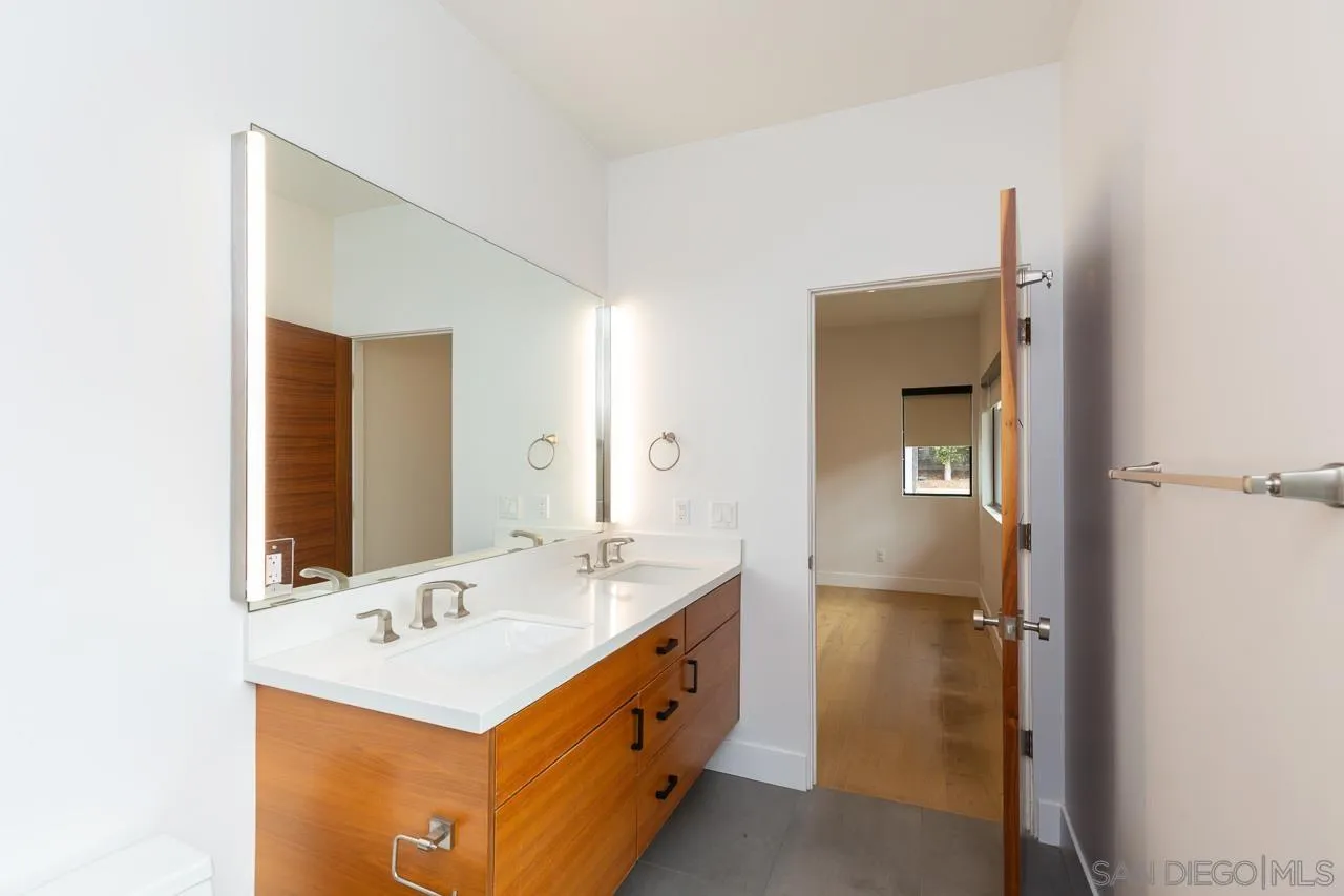 La Jolla, California, 92037, United States, 4 Bedrooms Bedrooms, ,3 BathroomsBathrooms,Residential,For Sale,1992074