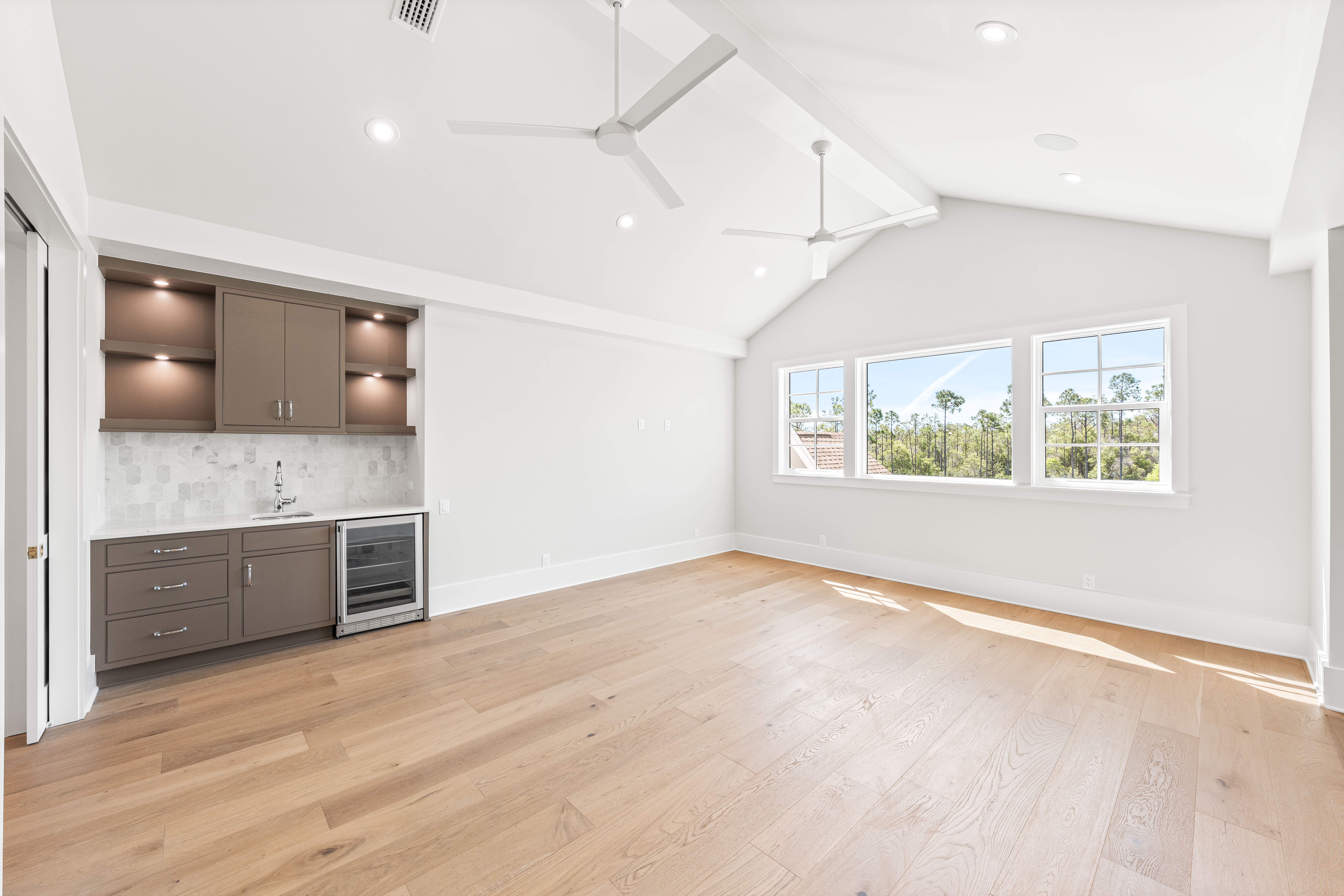  Magnificent Half-Acre Estate With Outdoor Oasis and Casita - 物件實景