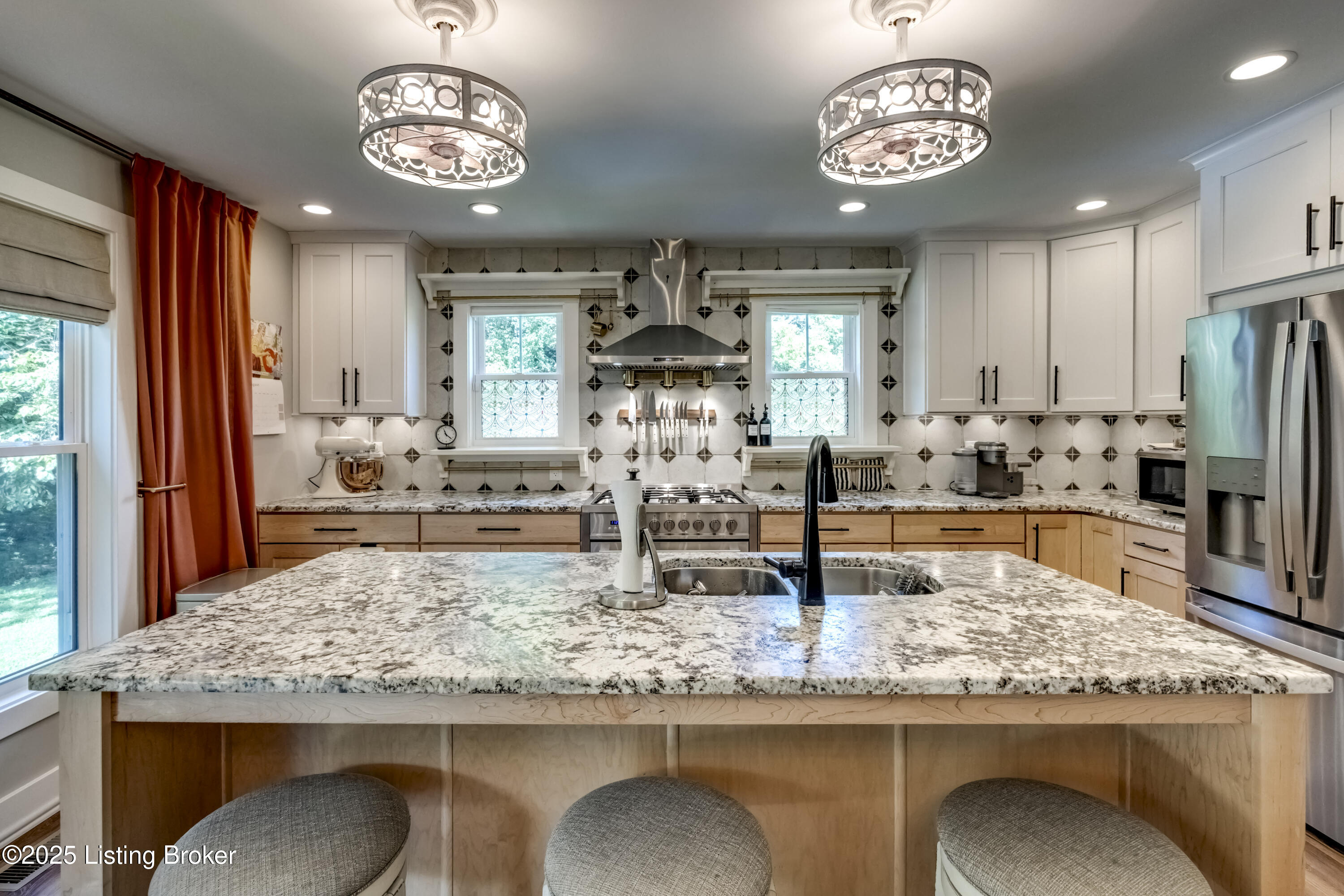 Crestwood, Kentucky, 40014, United States, 5 Bedrooms Bedrooms, ,4 BathroomsBathrooms,Residential,For Sale,1907085