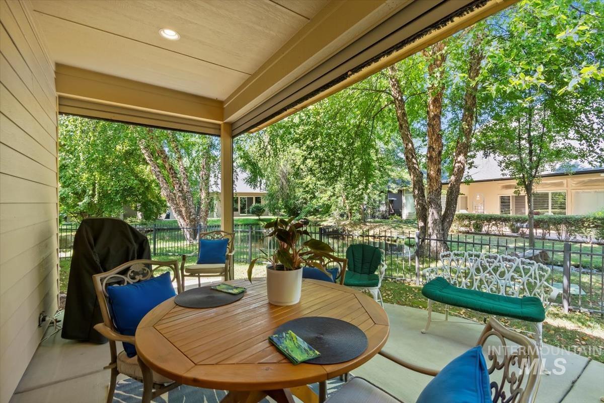 Eagle, Idaho, 83616-7135, United States, 4 Bedrooms Bedrooms, ,Residential,For Sale,1925898