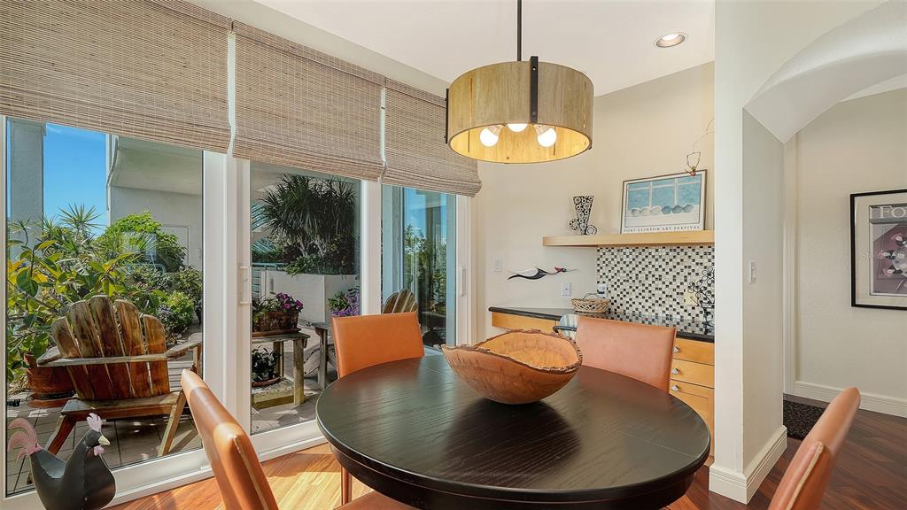 Longboat Key, Florida, 34228, United States, 2 Bedrooms Bedrooms, ,3 BathroomsBathrooms,Residential,For Sale,1989071