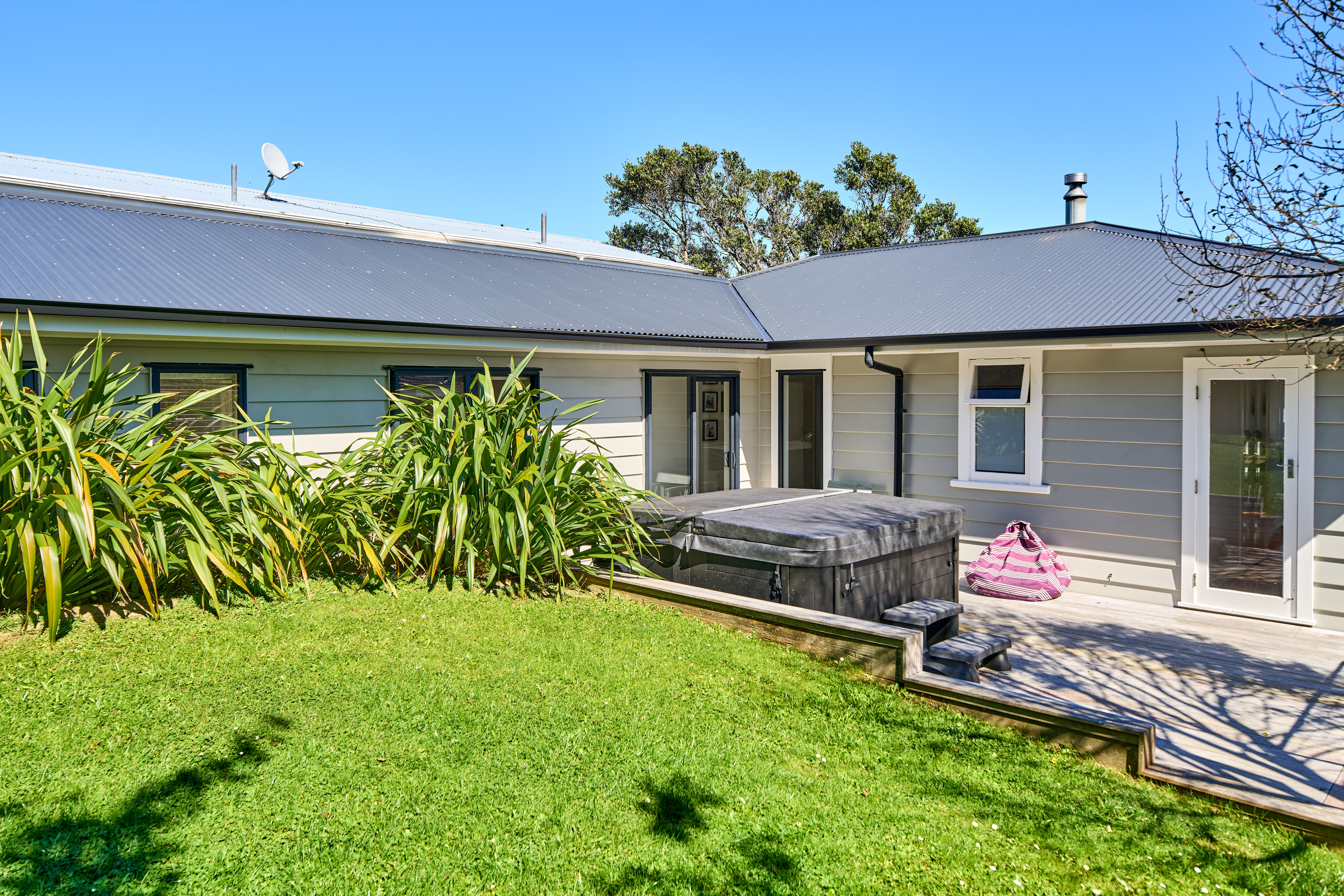  8 Beazley Avenue, Paparangi, Wellington, 6037 - 物件實景