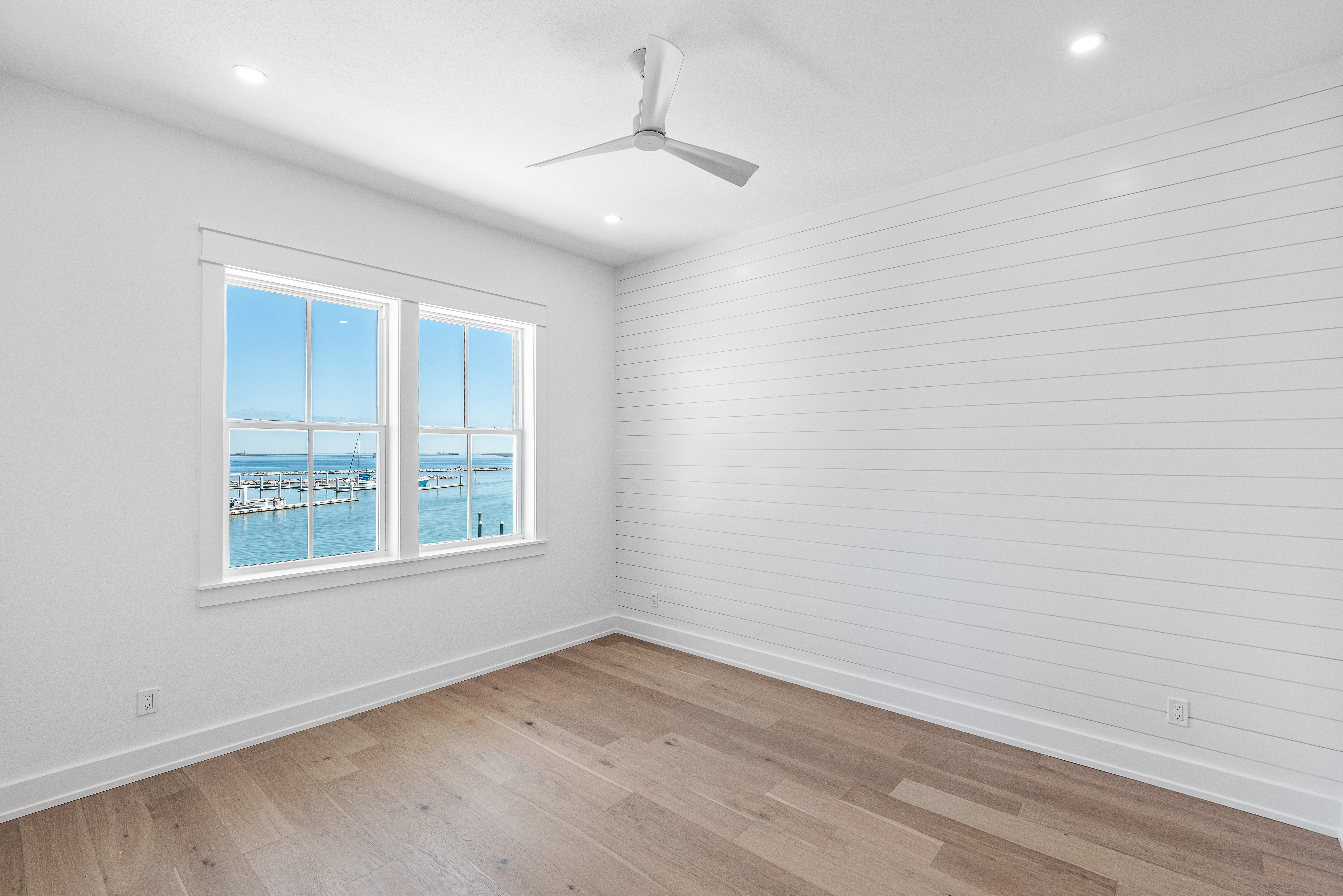  Coastal Luxury with Unmatched Water Views - 物件實景