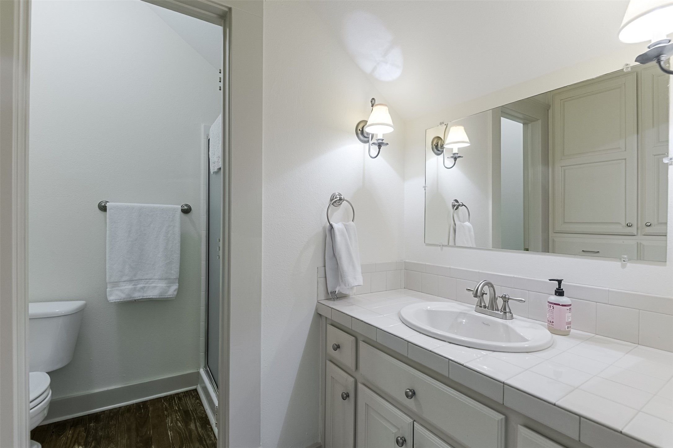 Waxahachie, Texas, 75165, United States, 5 Bedrooms Bedrooms, ,4 BathroomsBathrooms,Residential,For Sale,1940527