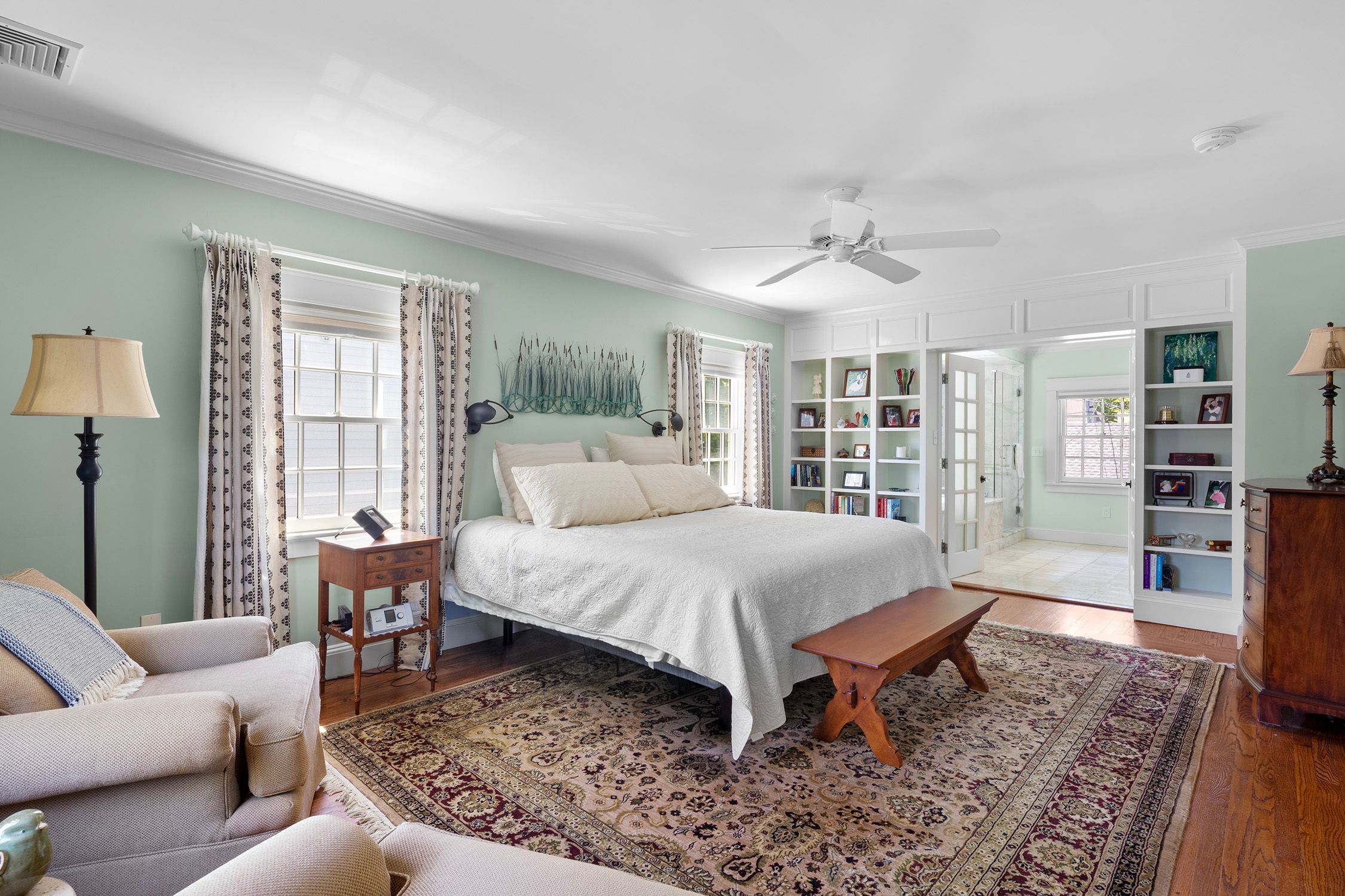  Classic Newport Colonial - 物件實景