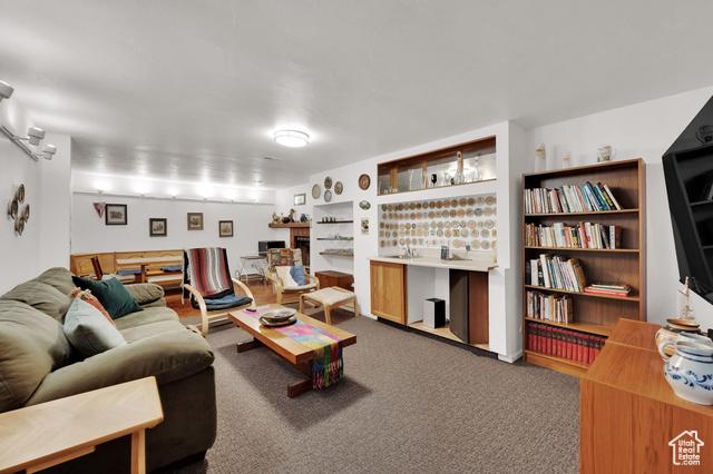 Sandy, Utah, 84092, United States, 4 Bedrooms Bedrooms, ,3 BathroomsBathrooms,Residential,For Sale,1938021
