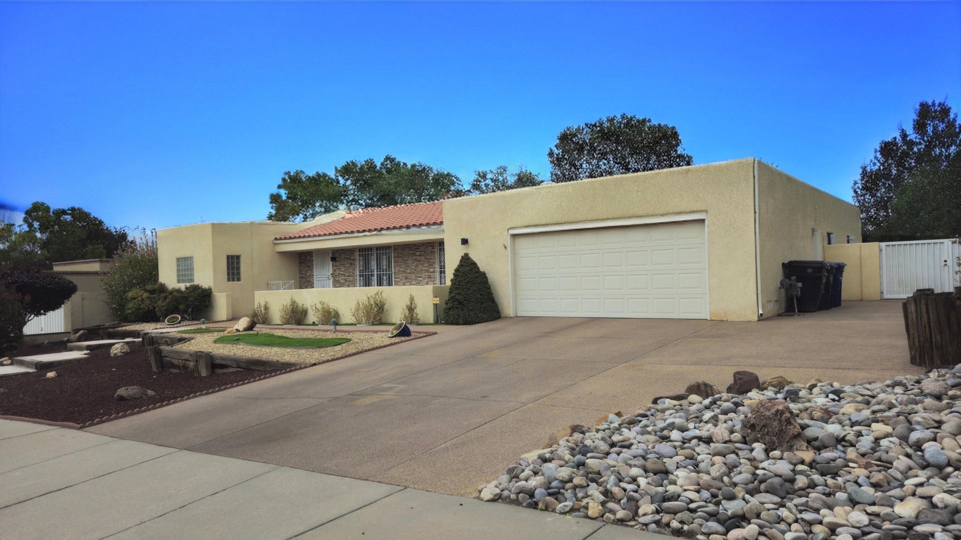 Camino Del Sol , Albuquerque, NM 87111
