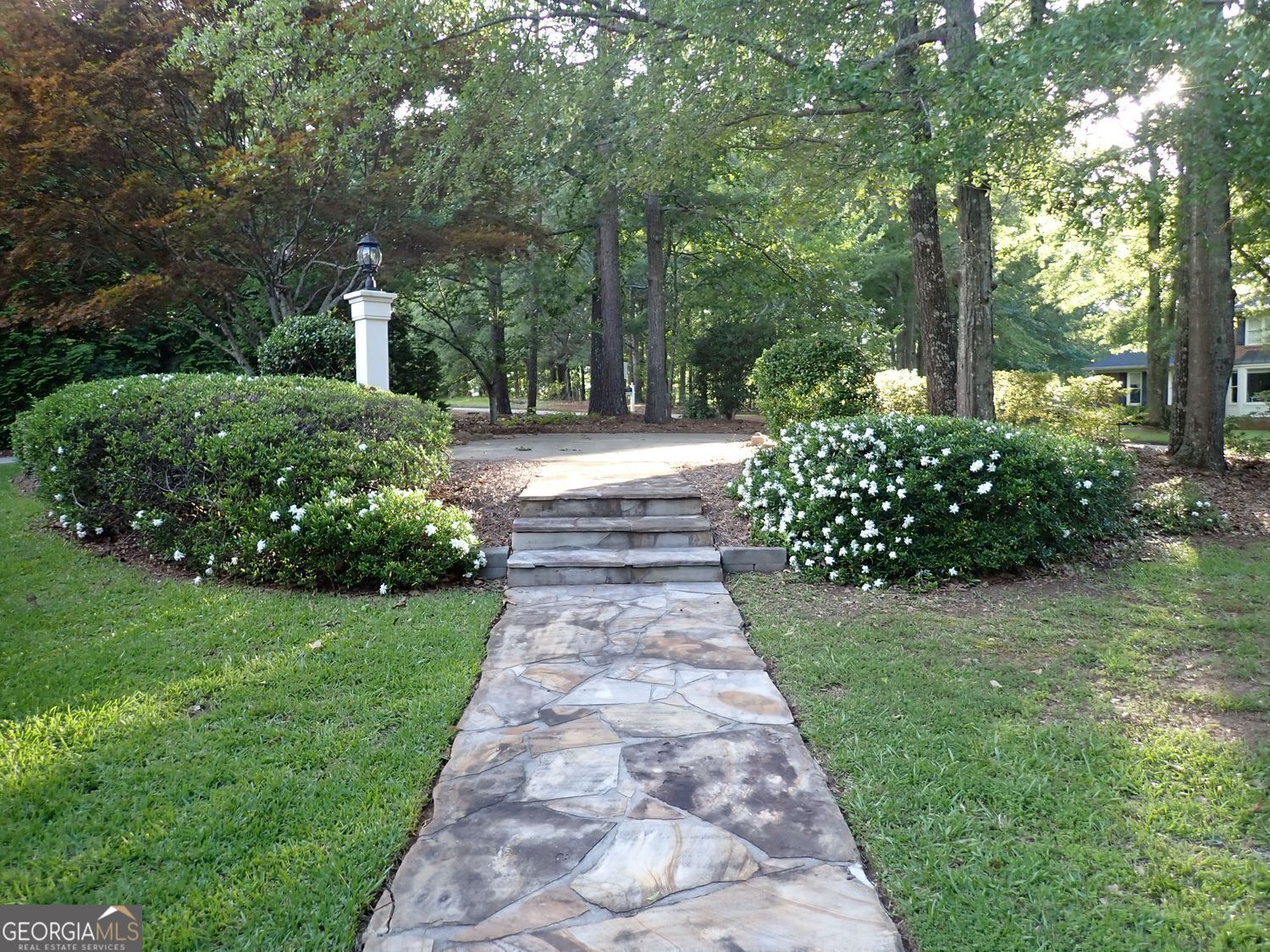 Barnesville, Georgia, 30204, United States, 2 Bedrooms Bedrooms, ,3 BathroomsBathrooms,Residential,For Sale,1910372