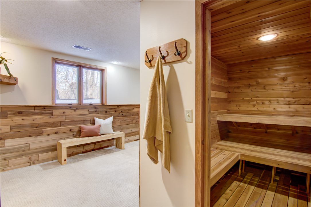 Eau Claire, Wisconsin, 54701, United States, 5 Bedrooms Bedrooms, ,4 BathroomsBathrooms,Residential,For Sale,1841509