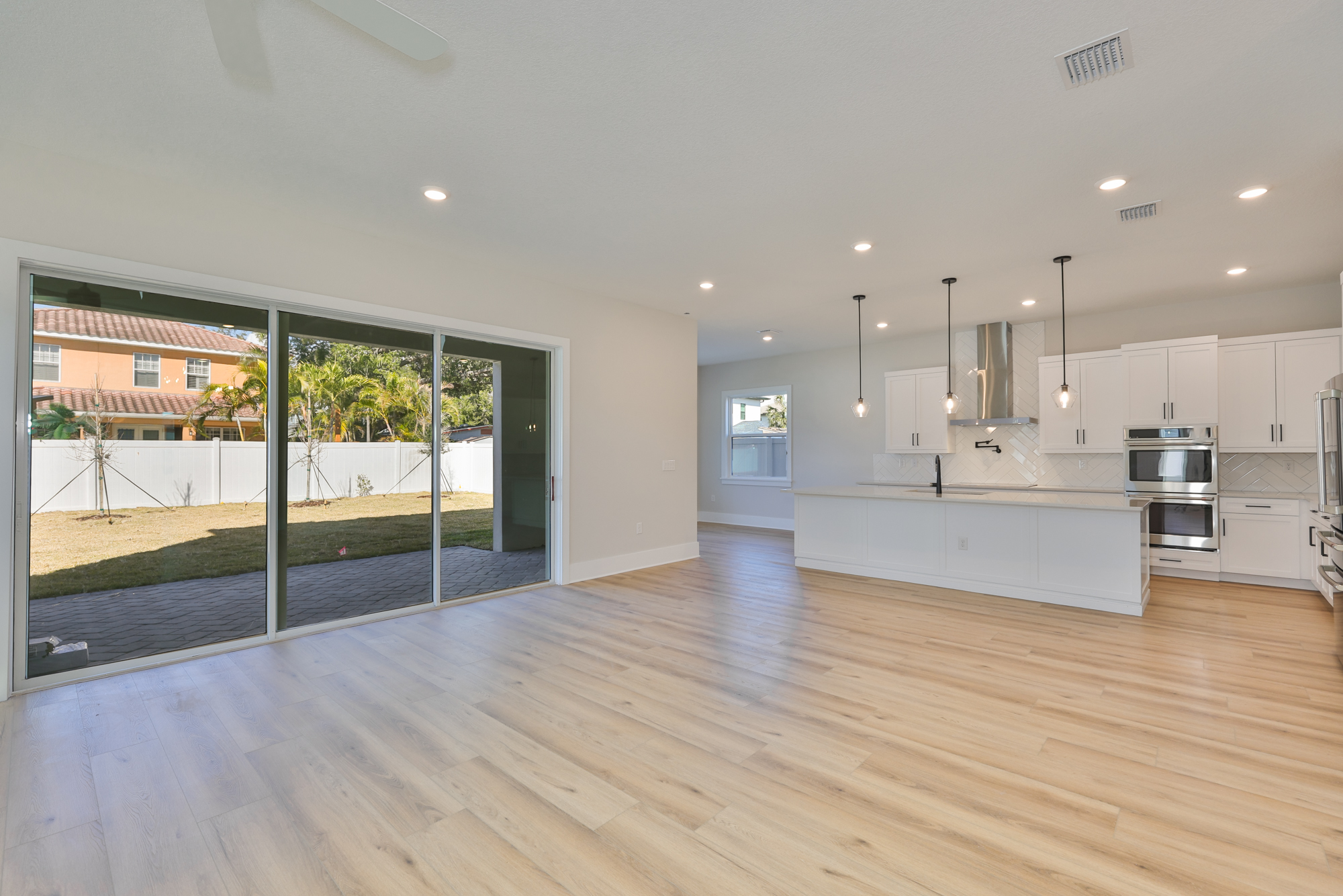 Tampa, Florida, 33611, United States, 5 Bedrooms Bedrooms, ,4 BathroomsBathrooms,Residential,For Sale,1992381