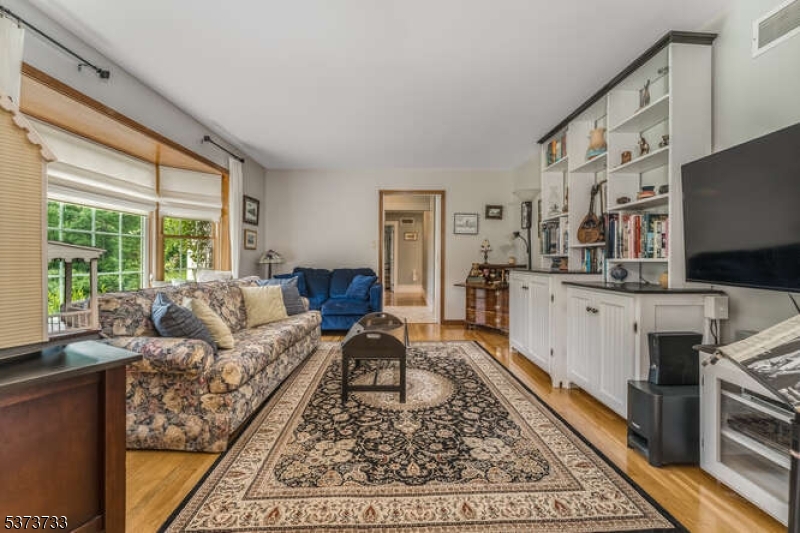 Columbia, New Jersey, 07832, United States, 3 Bedrooms Bedrooms, ,3 BathroomsBathrooms,Residential,For Sale,1977170