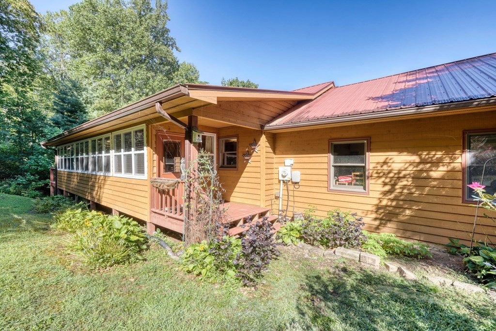 Blairsville, Georgia, 30512, United States, 2 Bedrooms Bedrooms, ,2 BathroomsBathrooms,Residential,For Sale,1932142