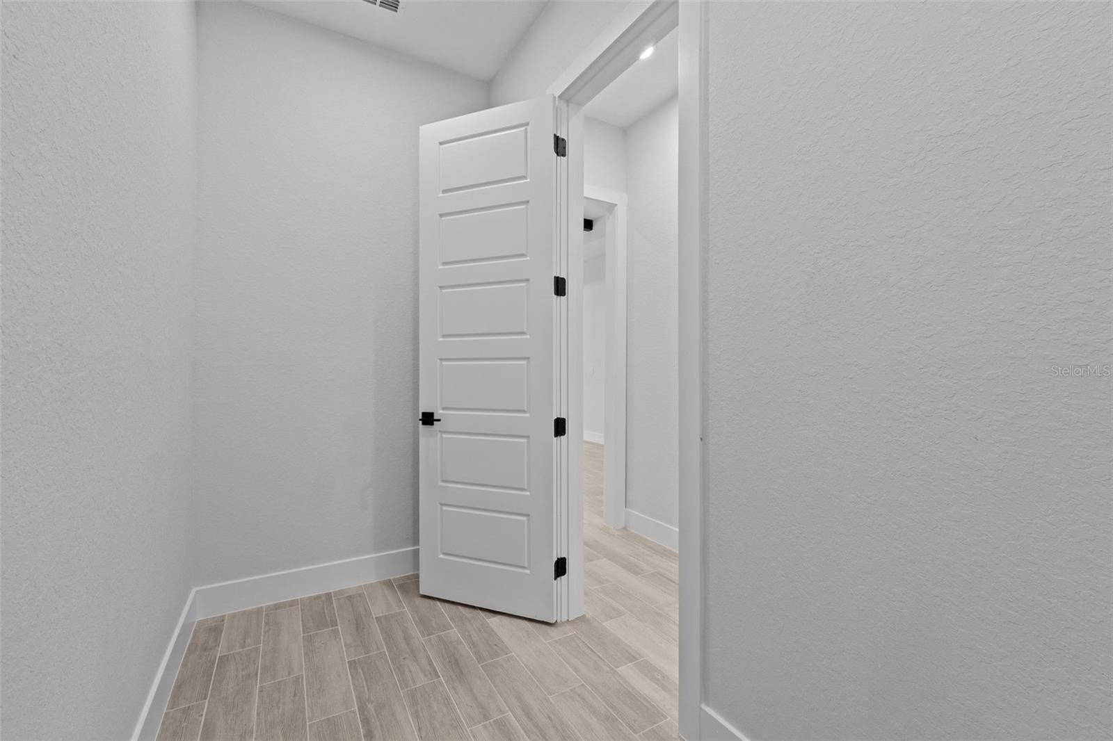 WINTER HAVEN, Florida, 33884, United States, 3 Bedrooms Bedrooms, ,3 BathroomsBathrooms,Residential,For Sale,1976731