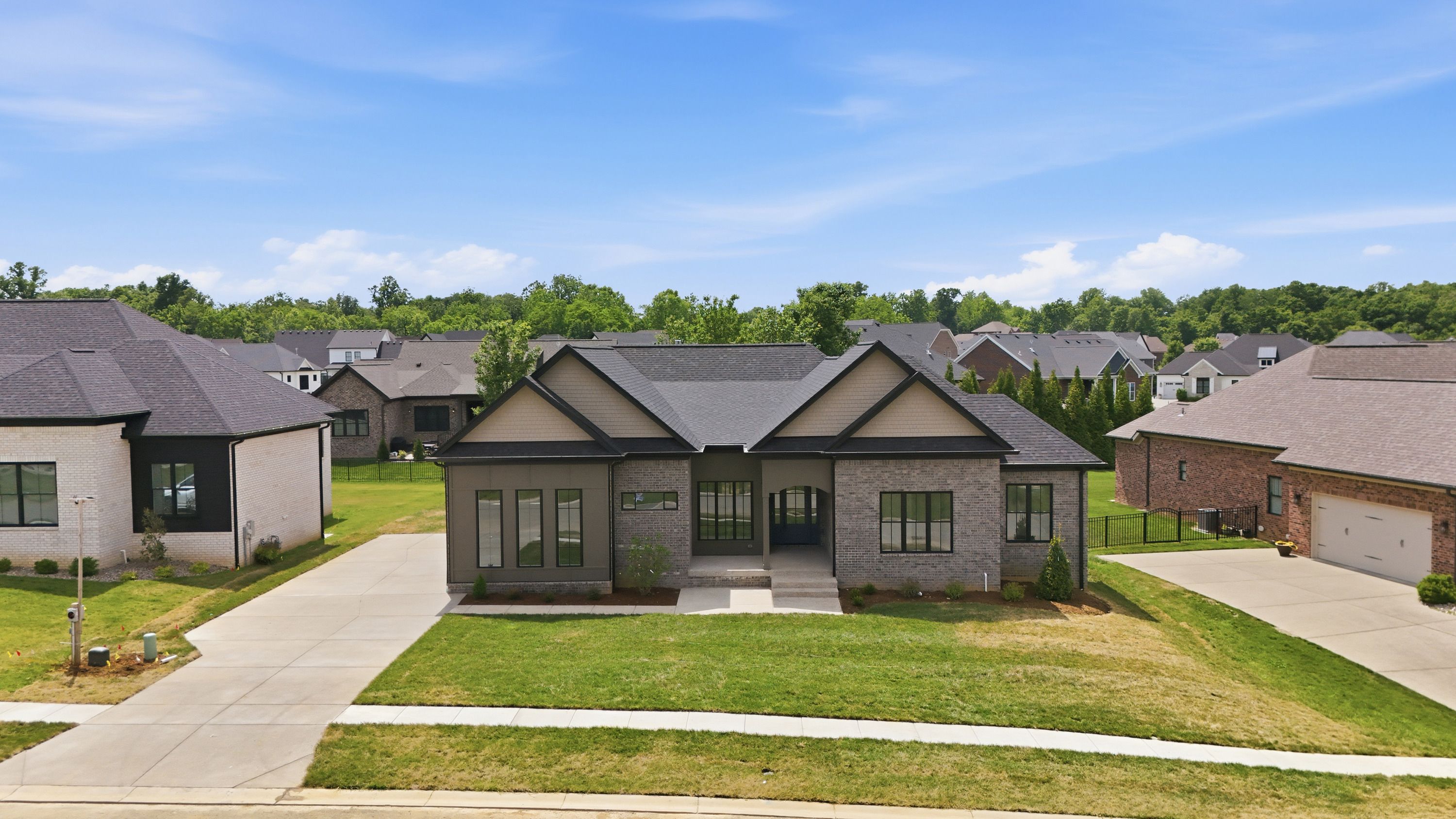  3212 Grand Lakes Drive, Louisville, KY 40299 - 物件實景