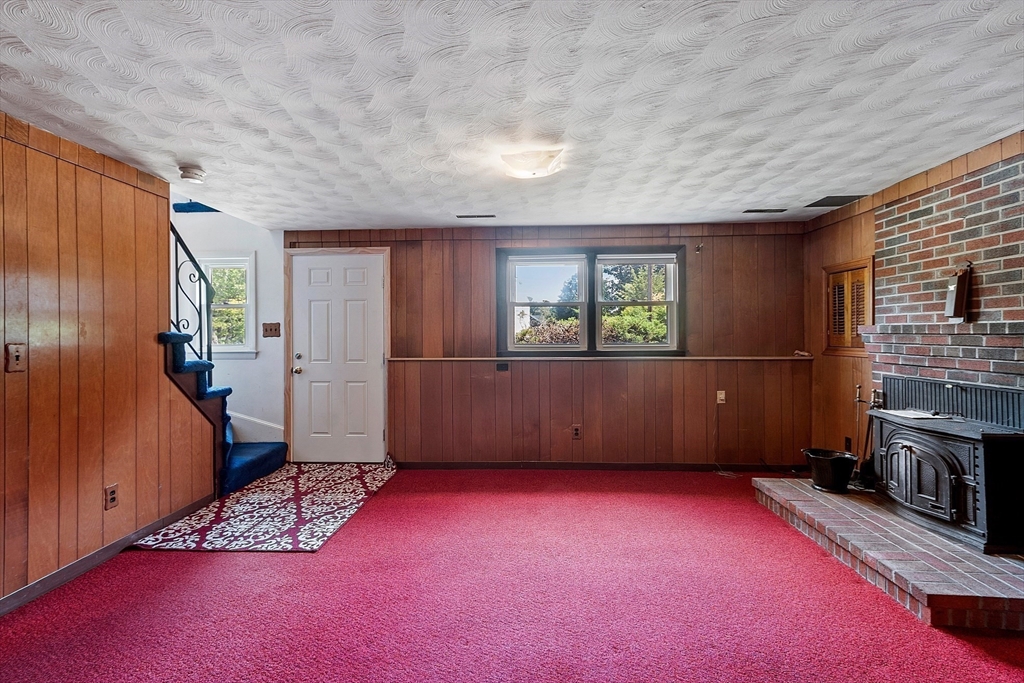 Peabody, Massachusetts, 01960, United States, 4 Bedrooms Bedrooms, ,2 BathroomsBathrooms,Residential,For Sale,1939511