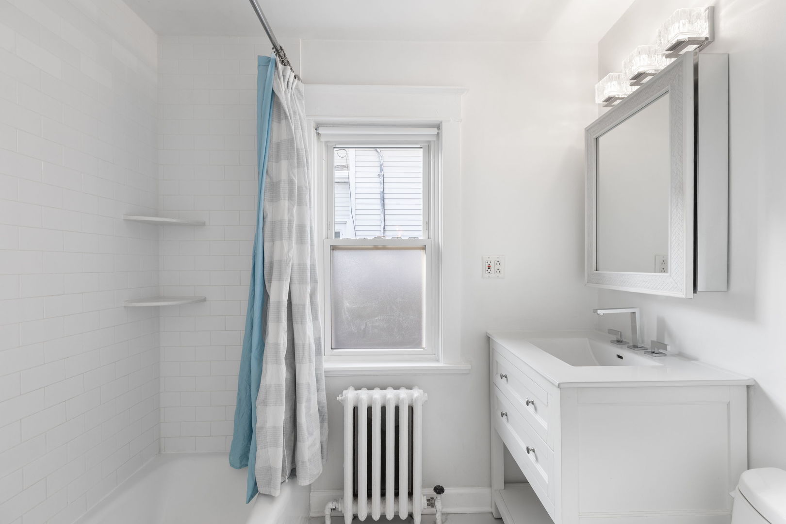 Lake Forest, Illinois, 60045, United States, 3 Bedrooms Bedrooms, ,2 BathroomsBathrooms,Residential,For Sale,1992856